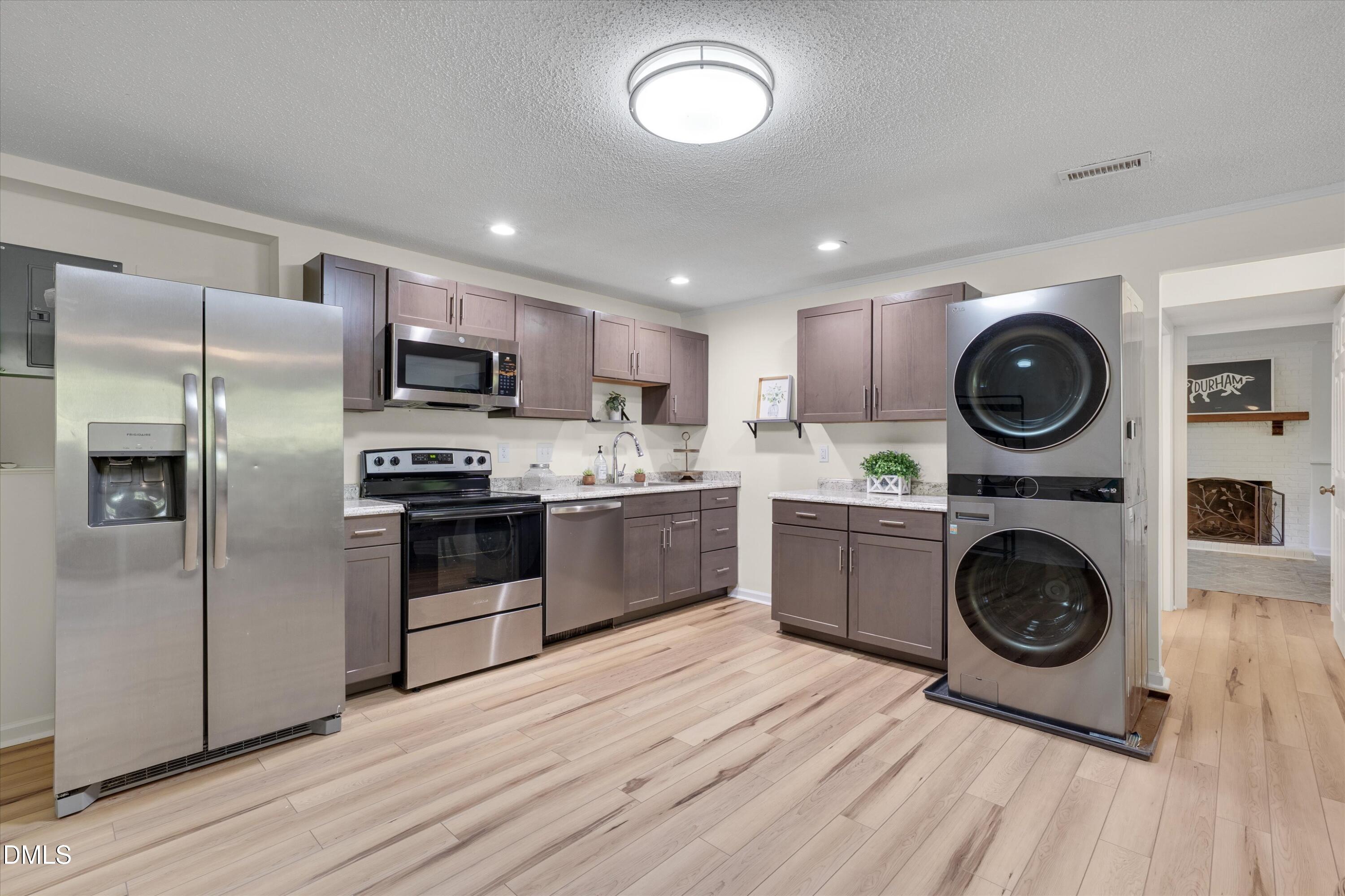 4901 Rollingwood Drive