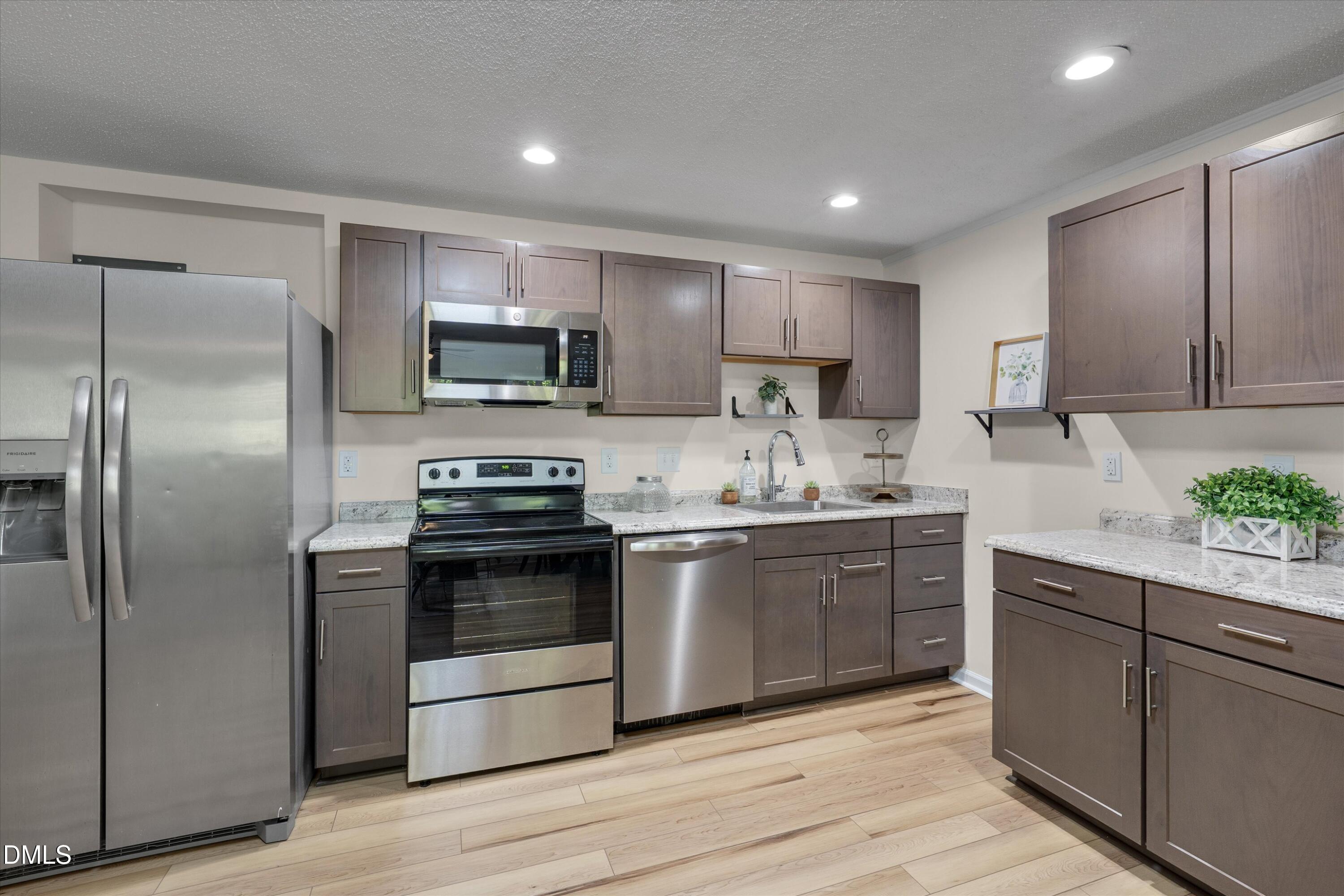 4901 Rollingwood Drive