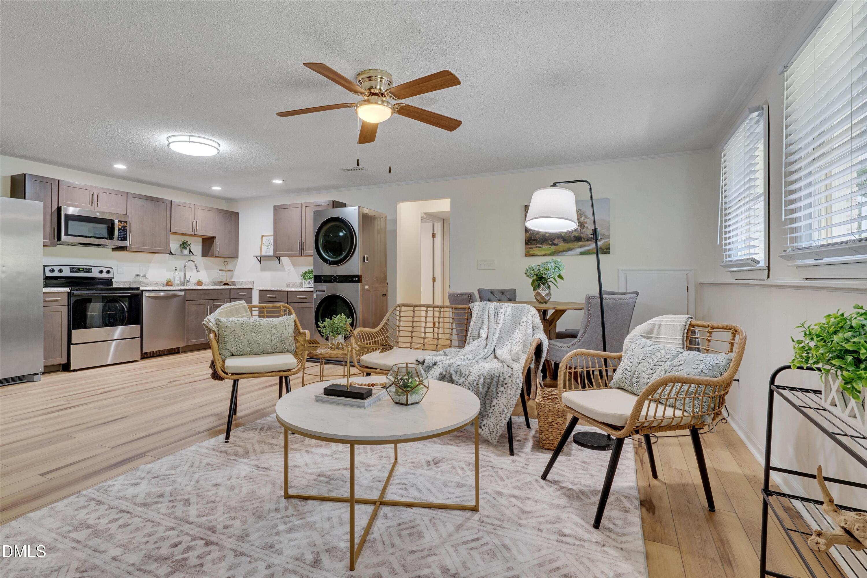 4901 Rollingwood Drive