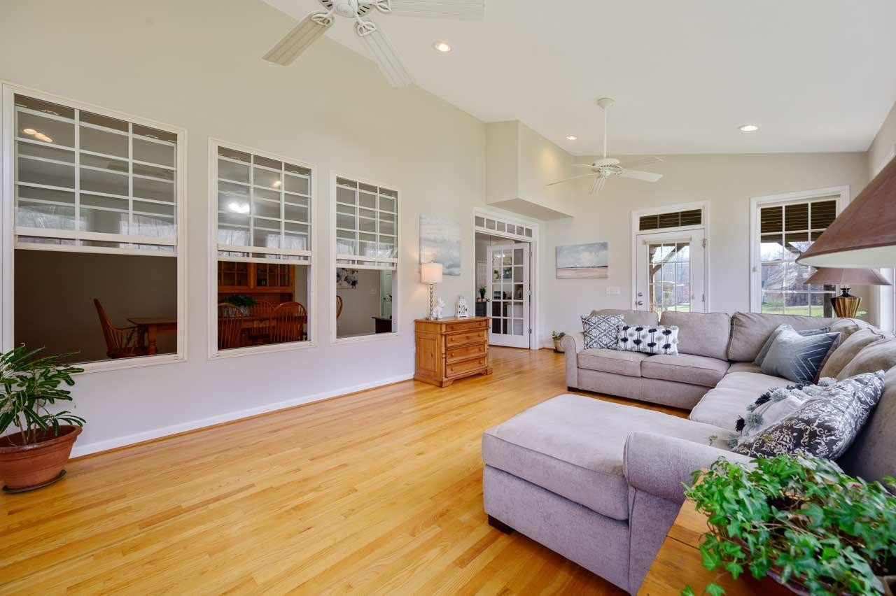 2001 Thoroughbred Lane