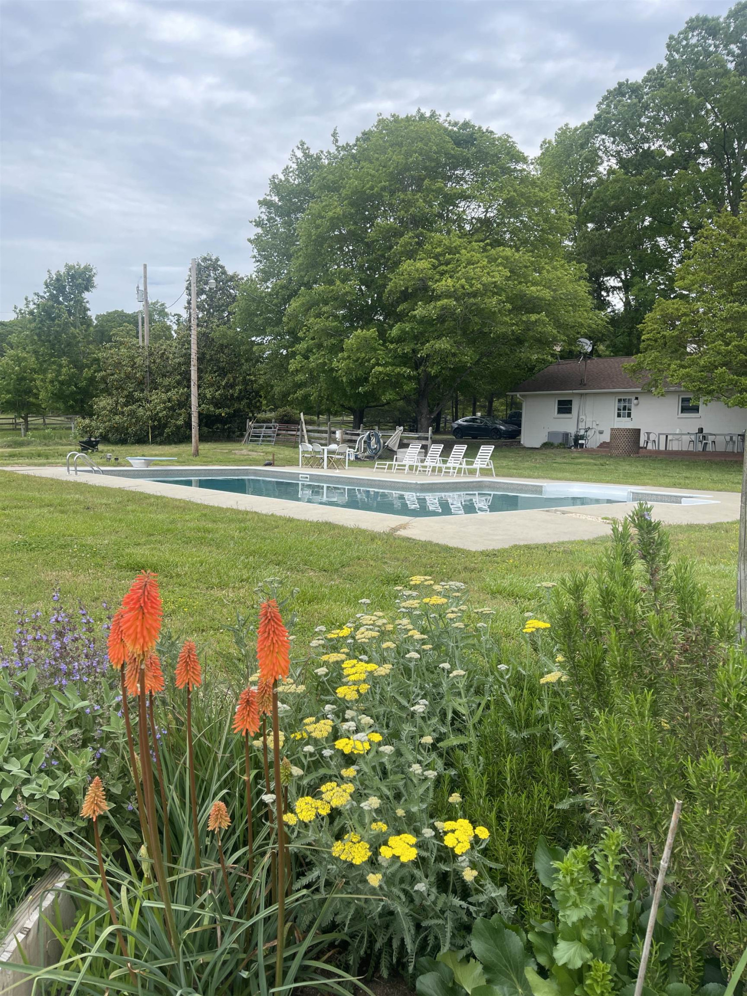 10611 & 10 Rougemont Road