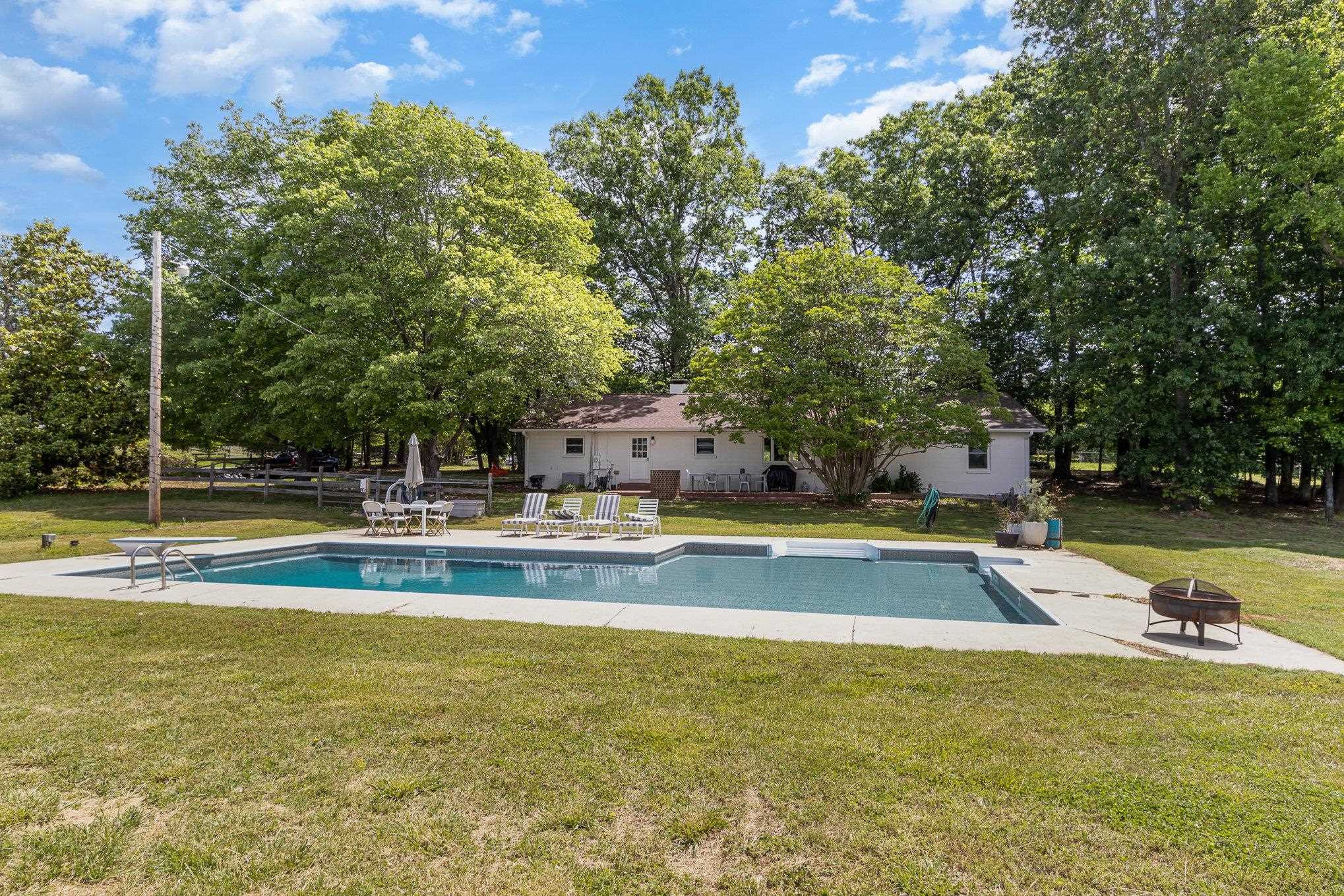 10611 & 10 Rougemont Road