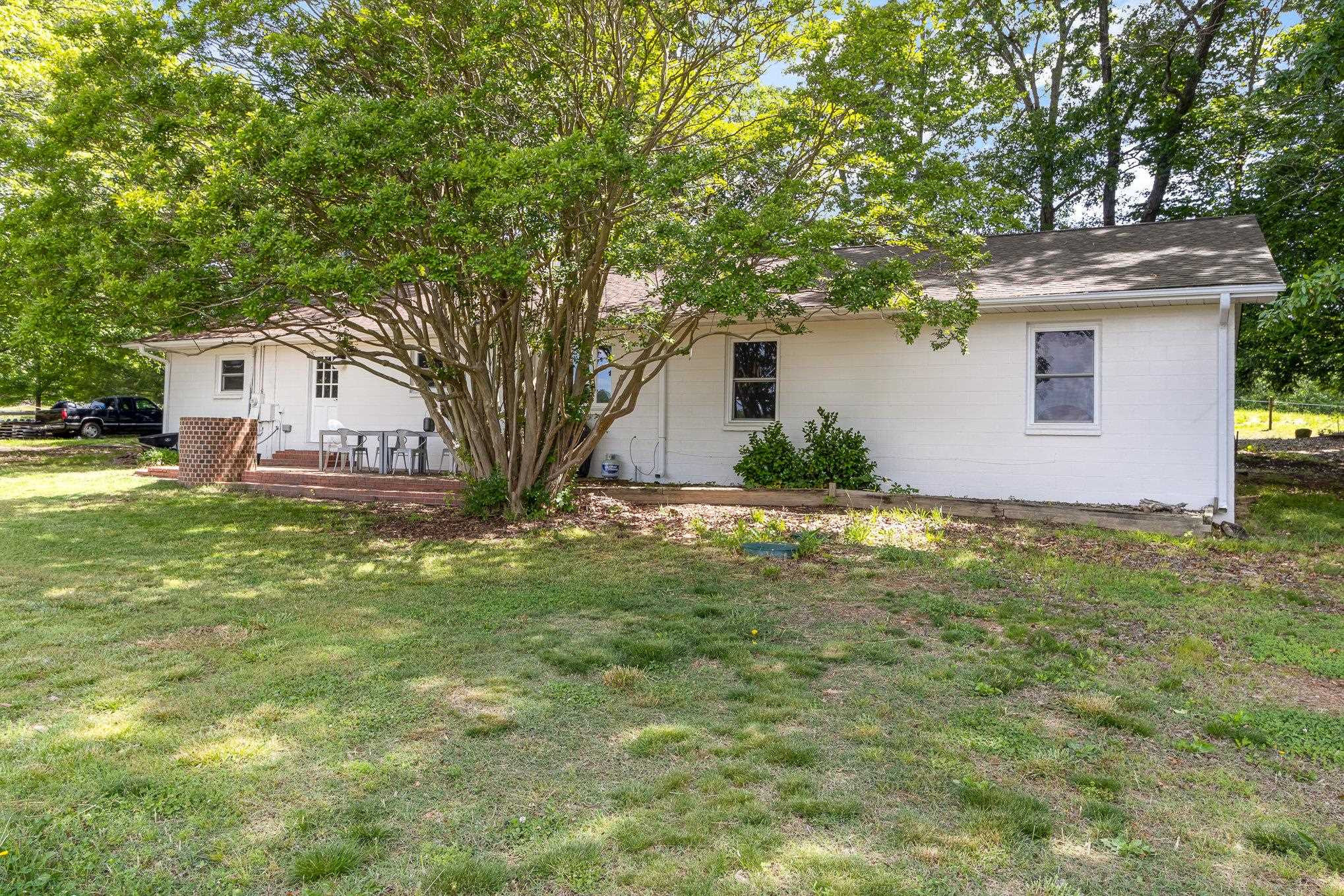 10611 & 10 Rougemont Road