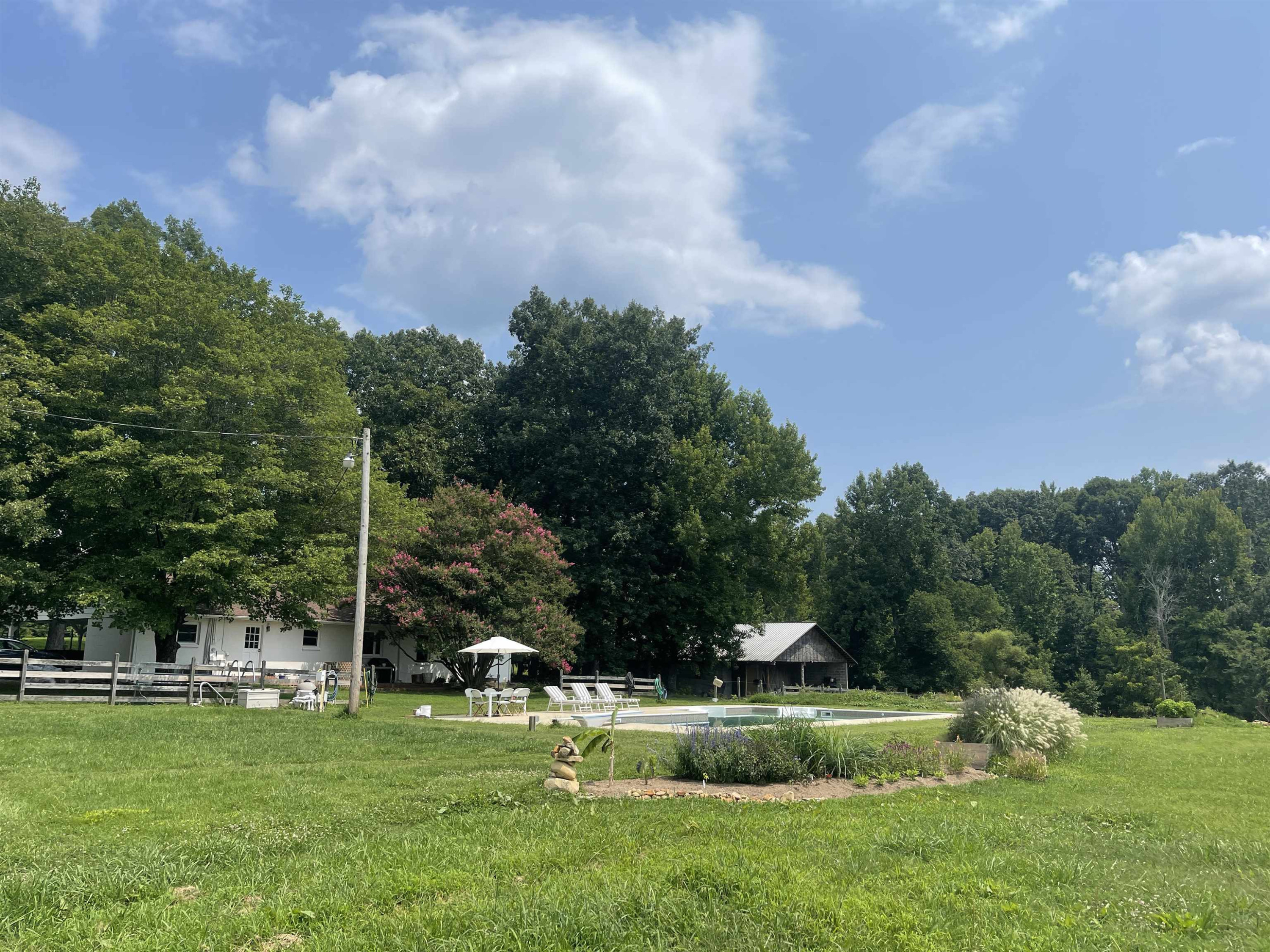 10611 & 10 Rougemont Road