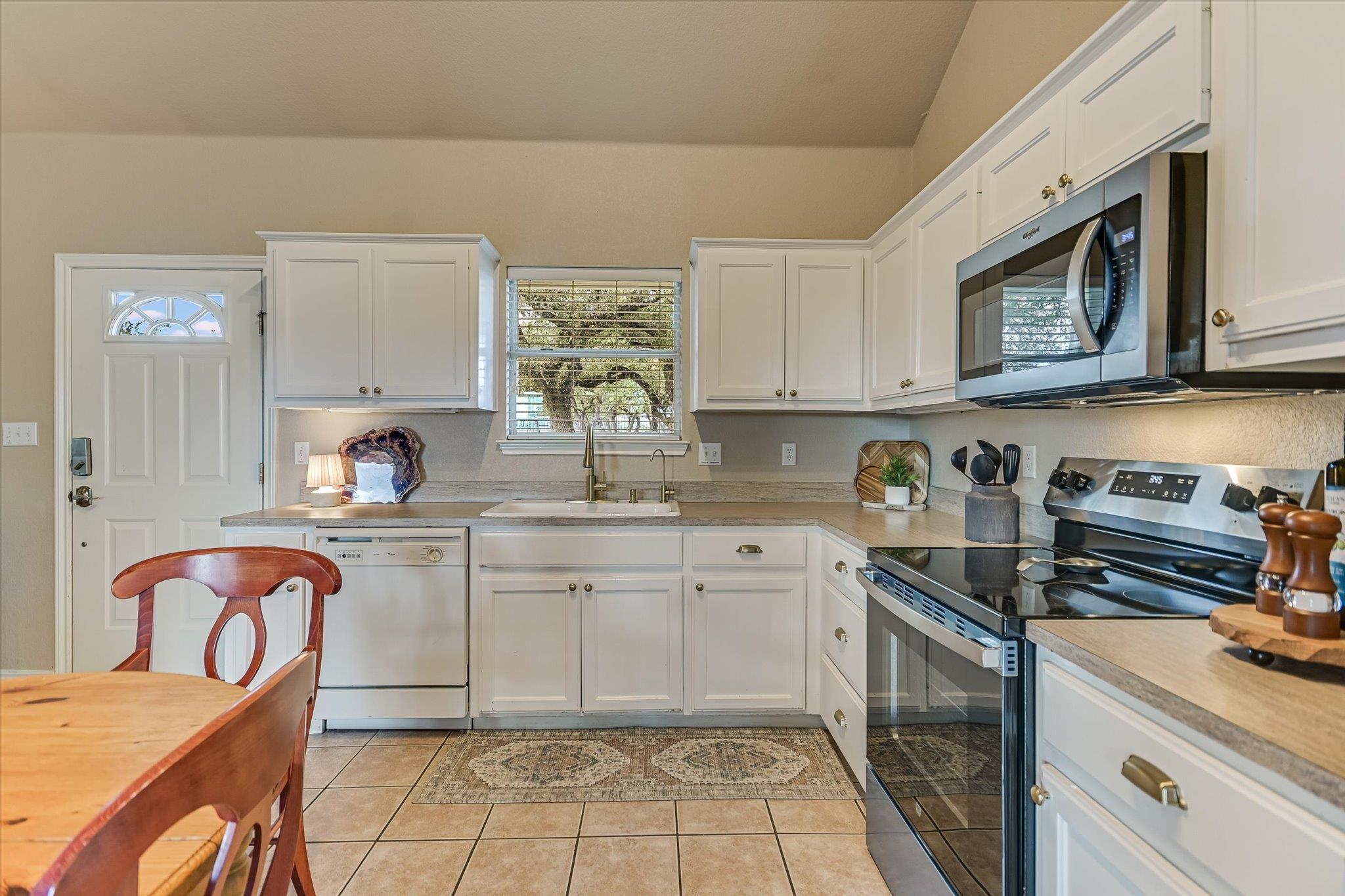 207 River Oaks DR