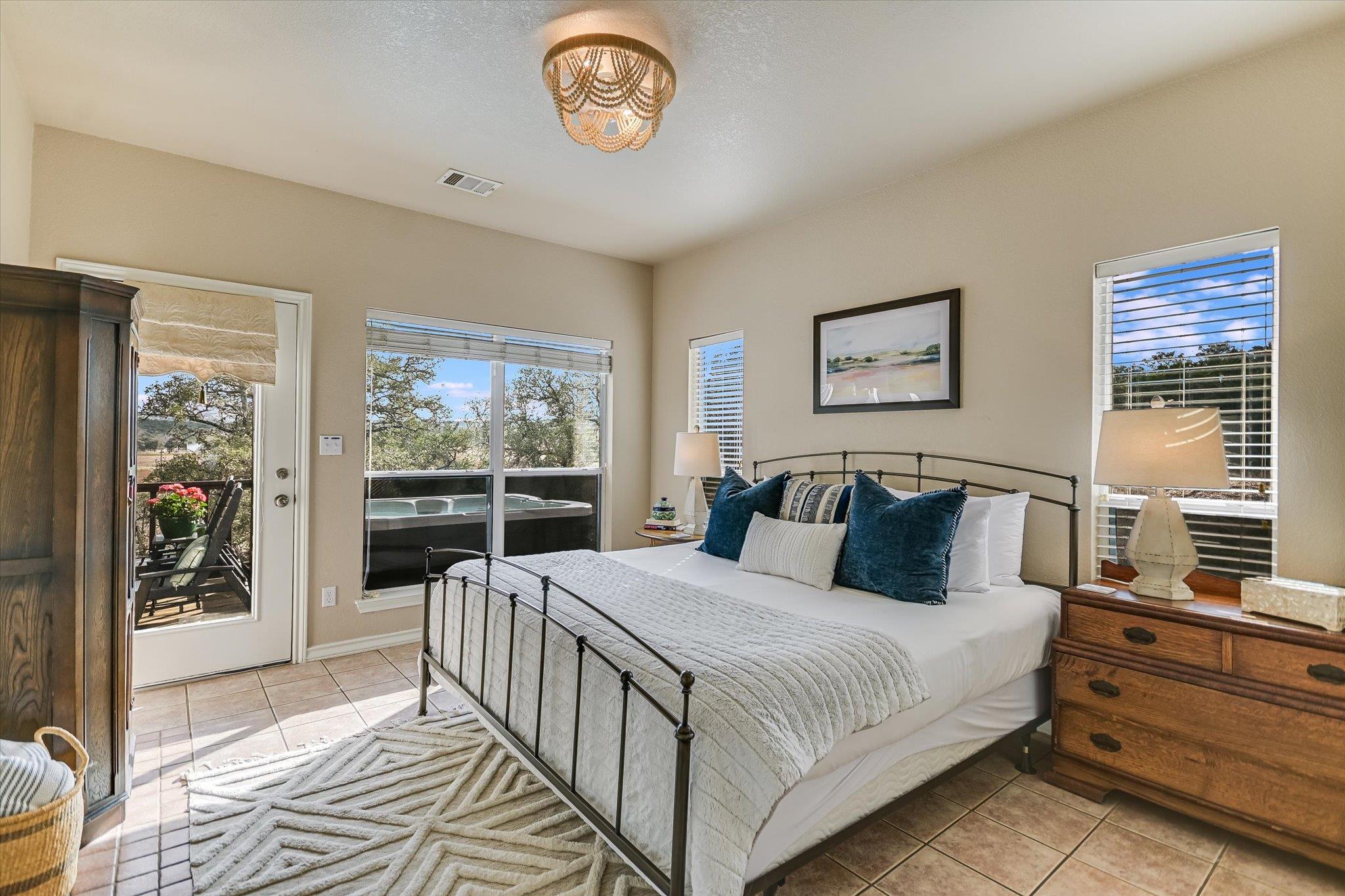 207 River Oaks DR