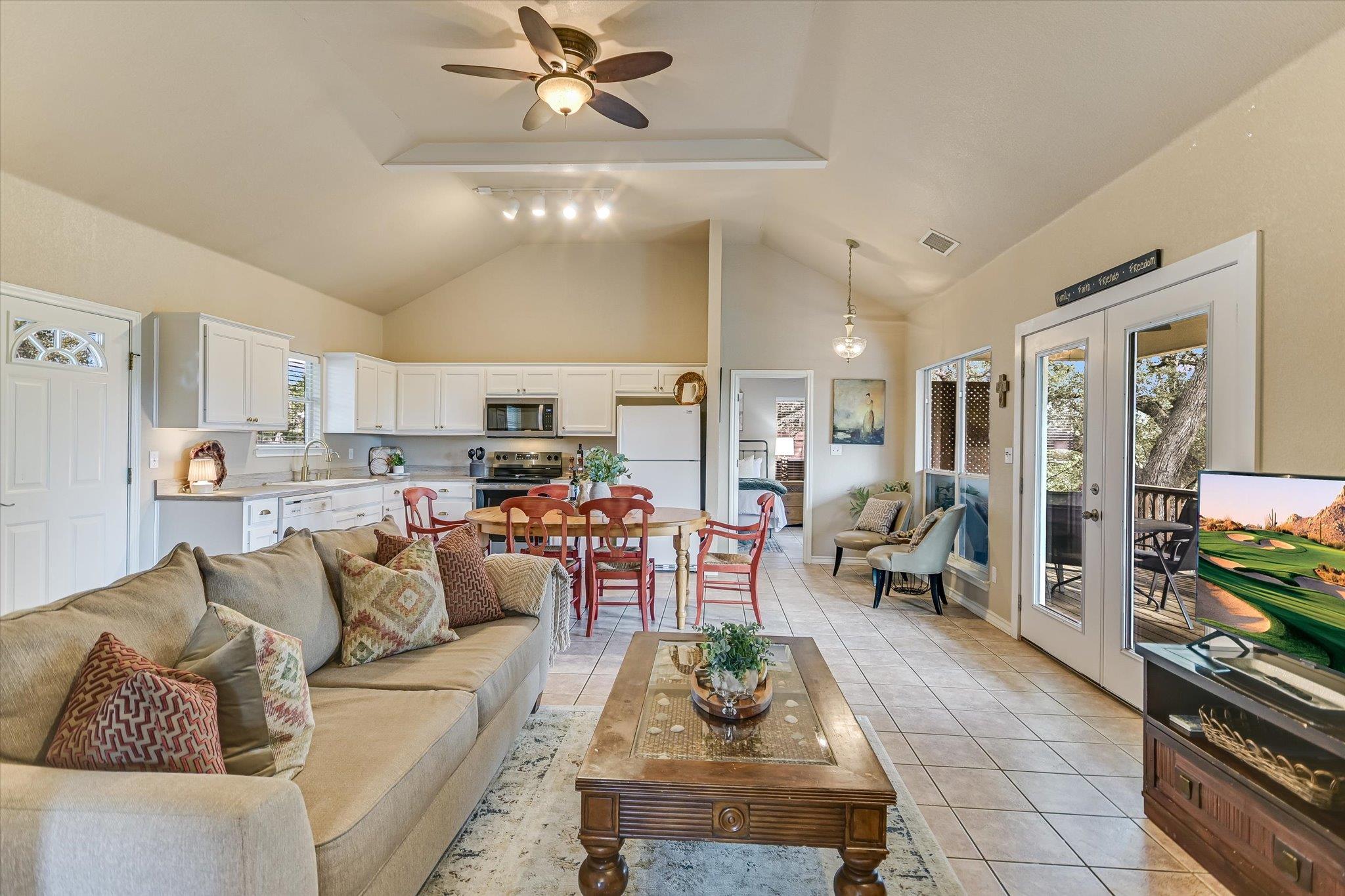 207 River Oaks DR