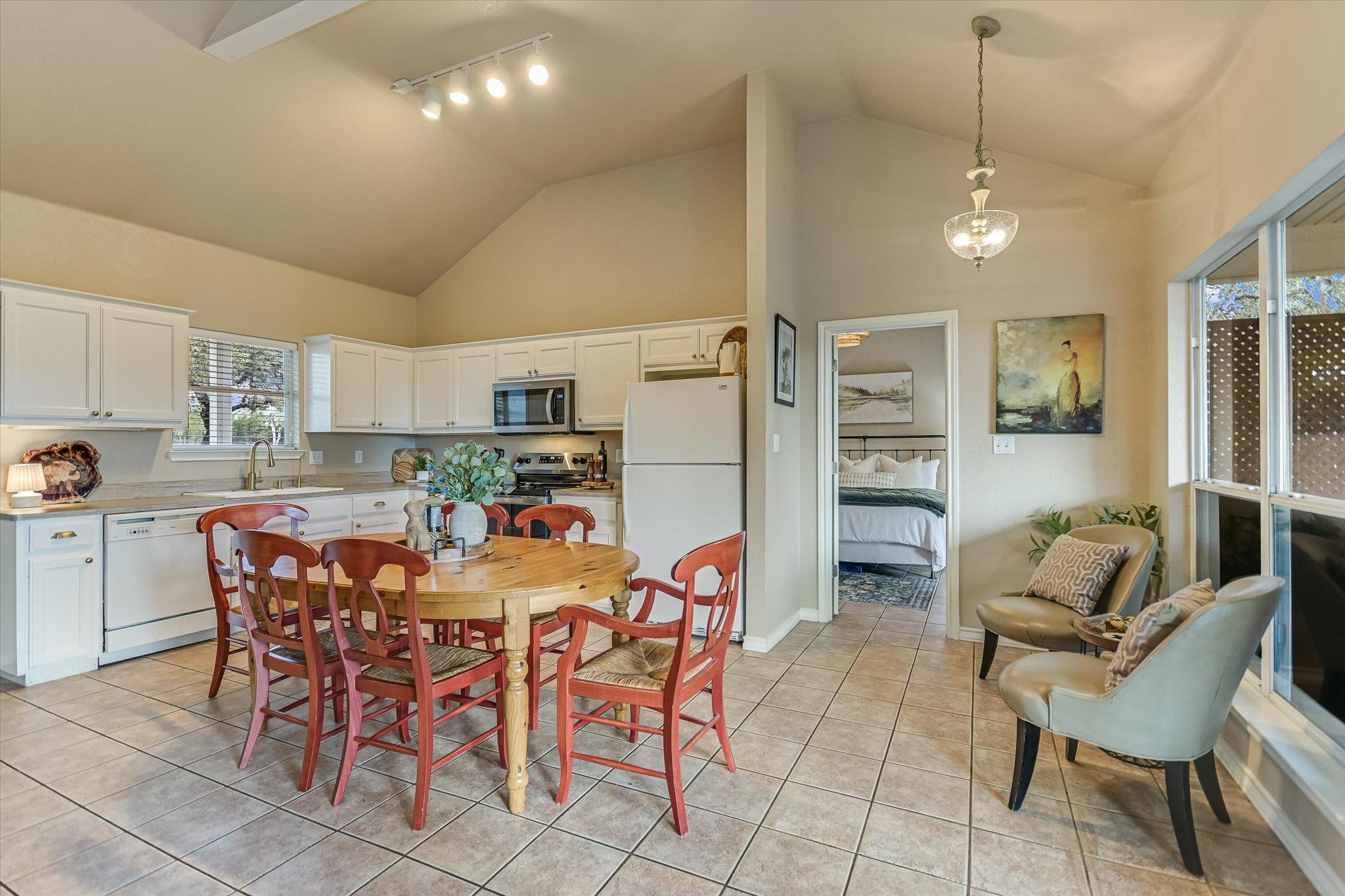 207 River Oaks DR