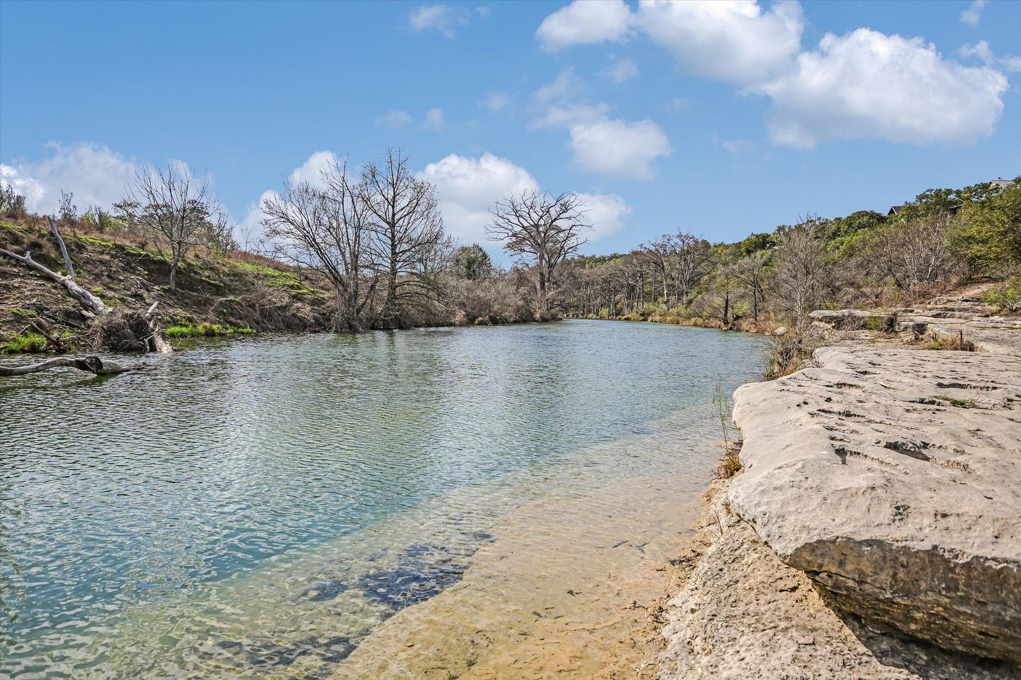 207 River Oaks DR