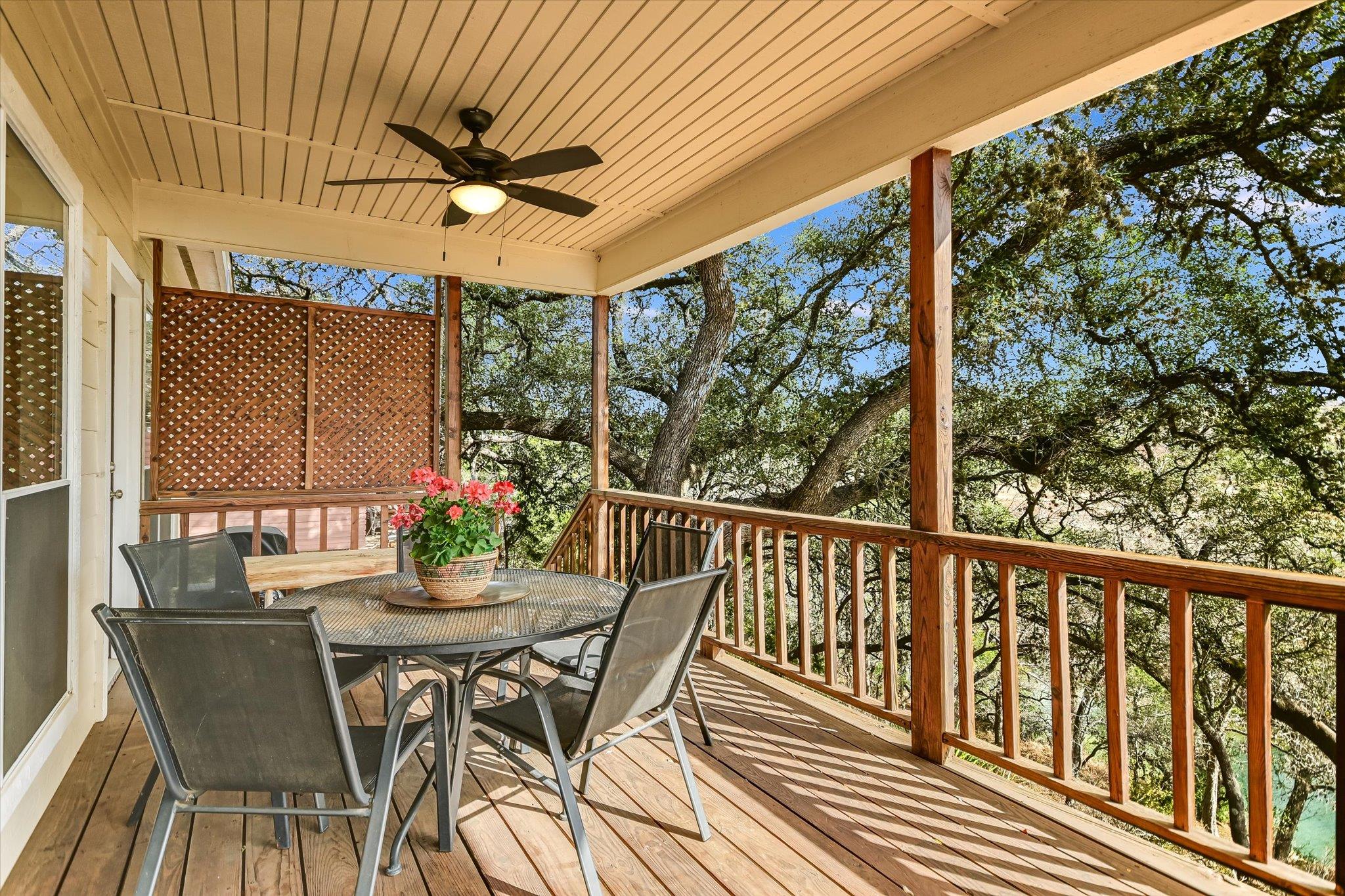 207 River Oaks DR