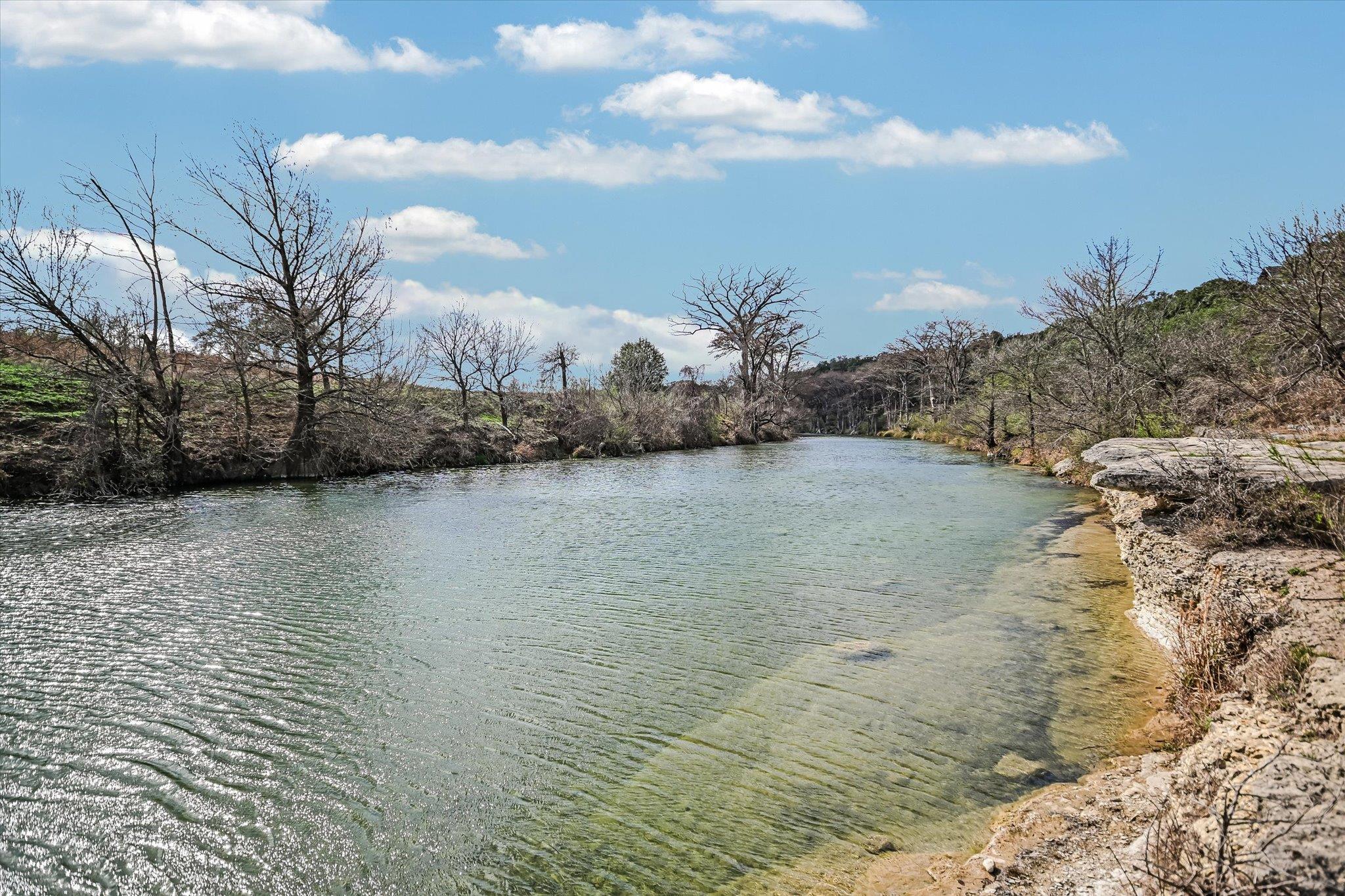 207 River Oaks DR