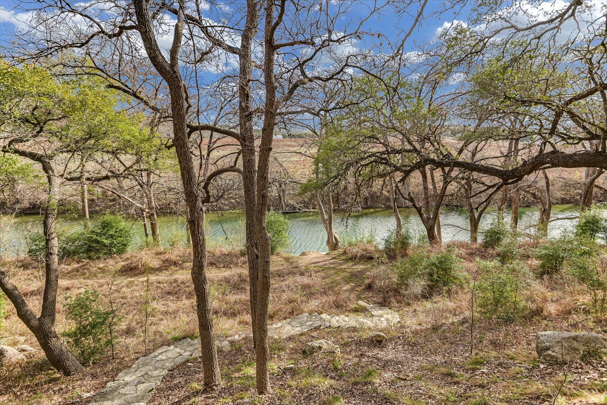 207 River Oaks DR