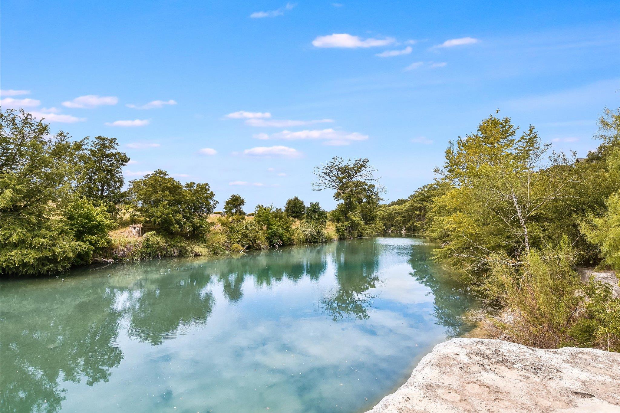 207 River Oaks DR