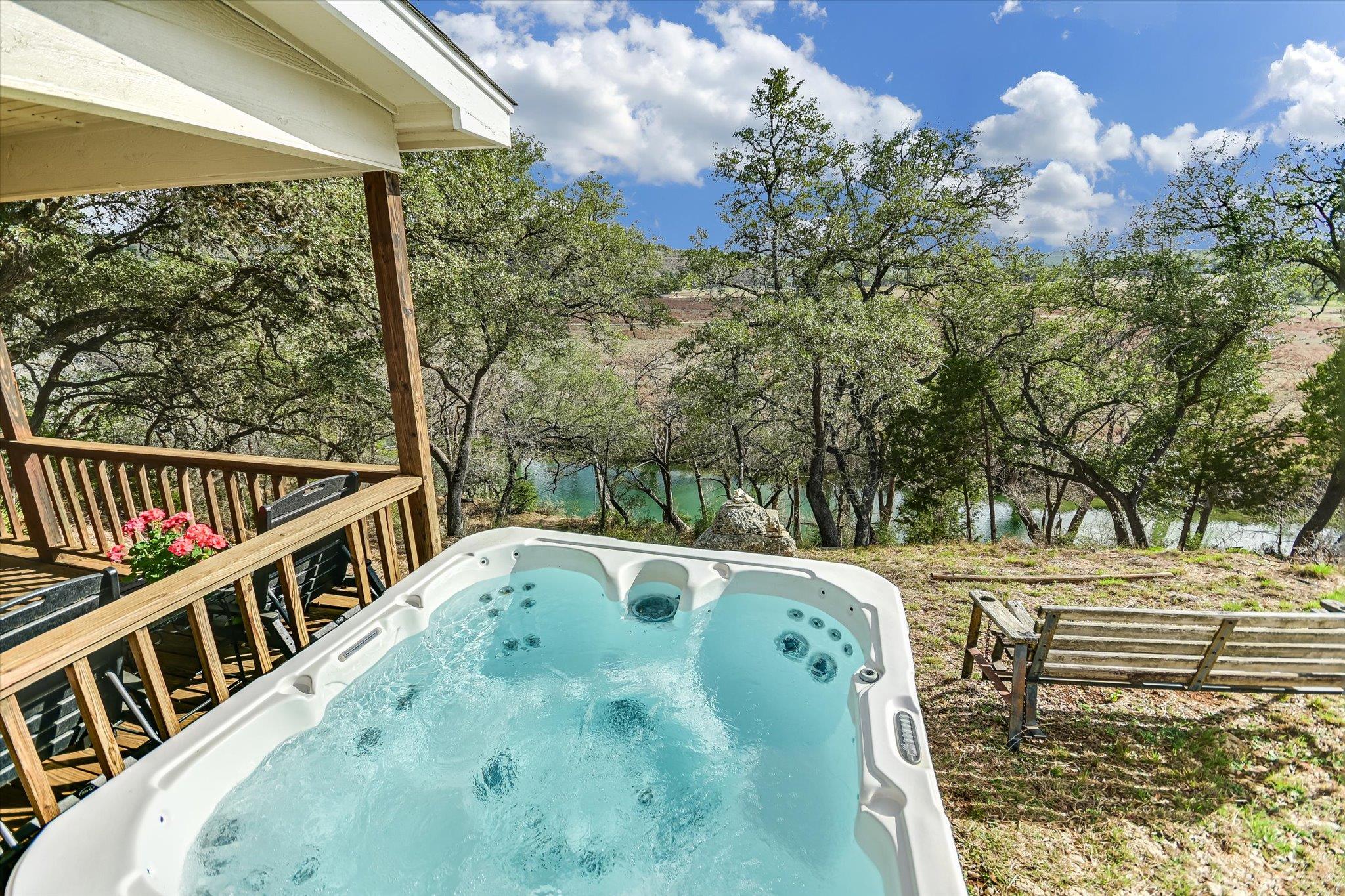 207 River Oaks DR