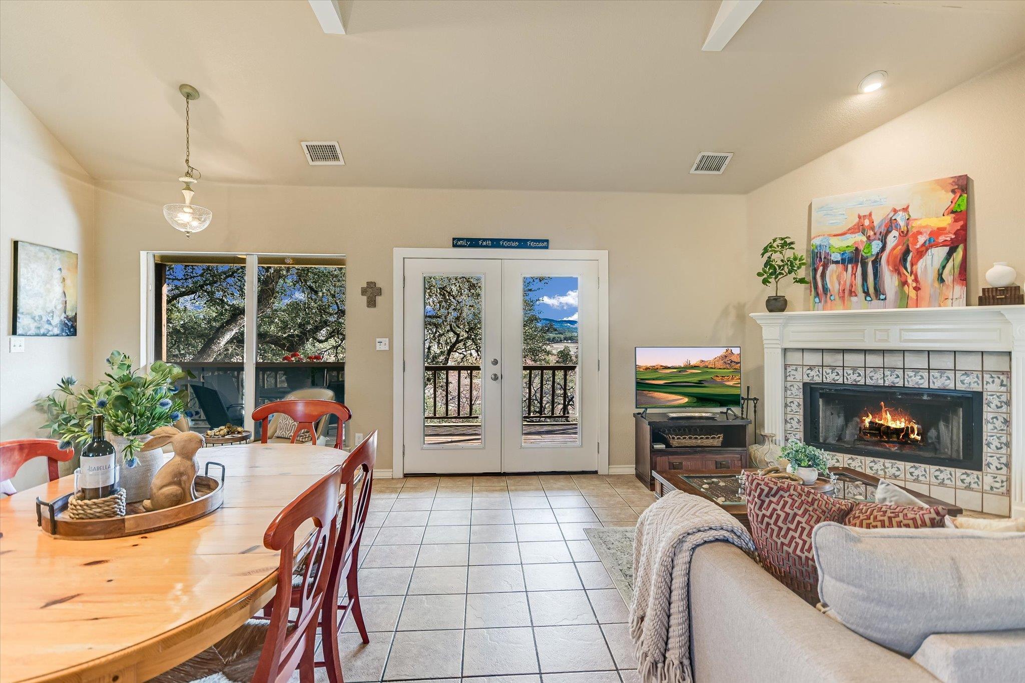 207 River Oaks DR