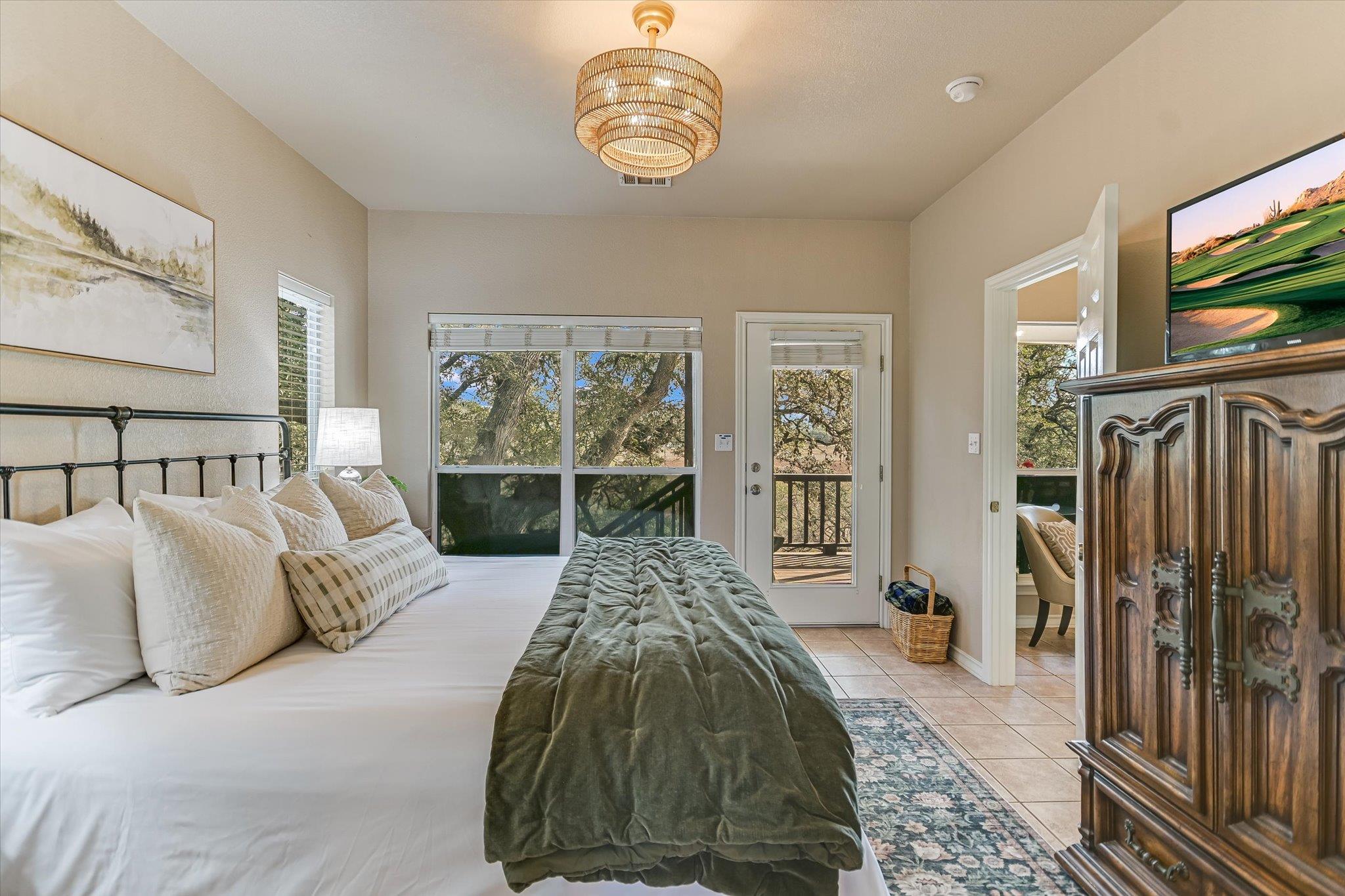 207 River Oaks DR
