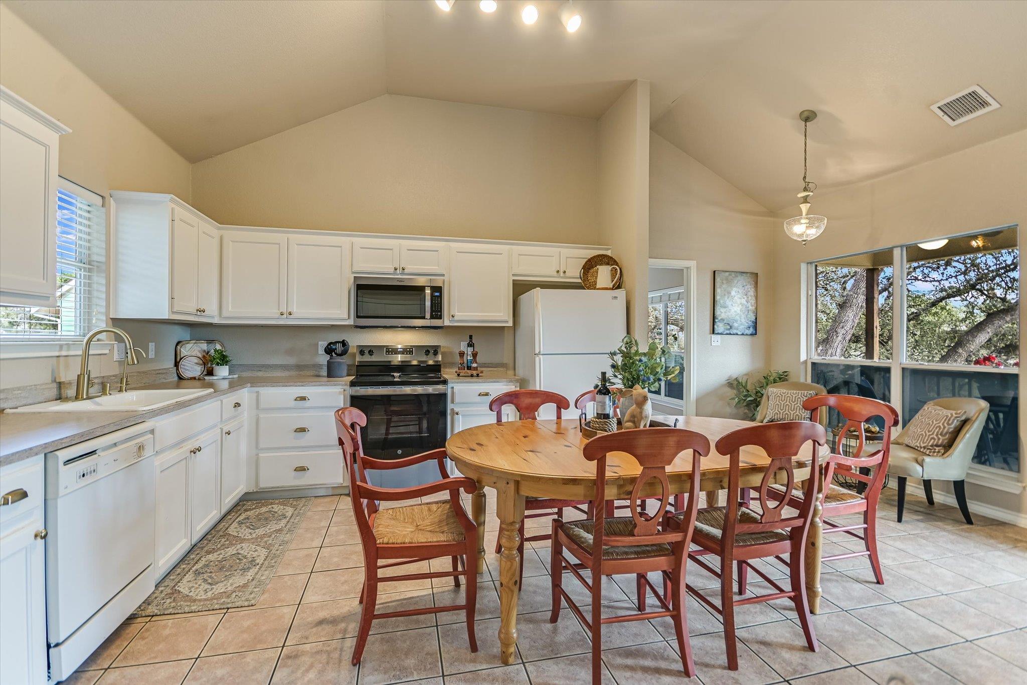 207 River Oaks DR