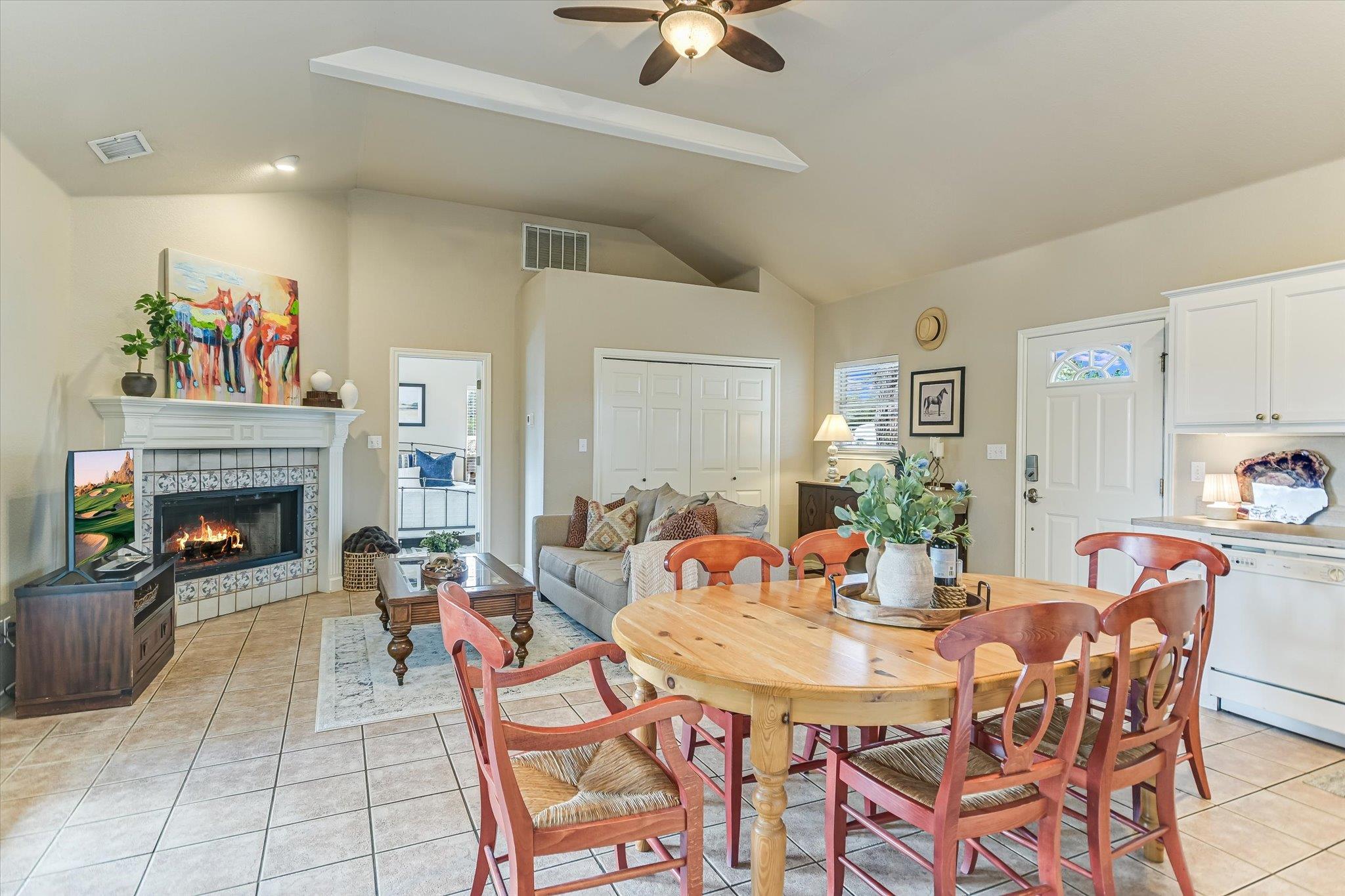 207 River Oaks DR