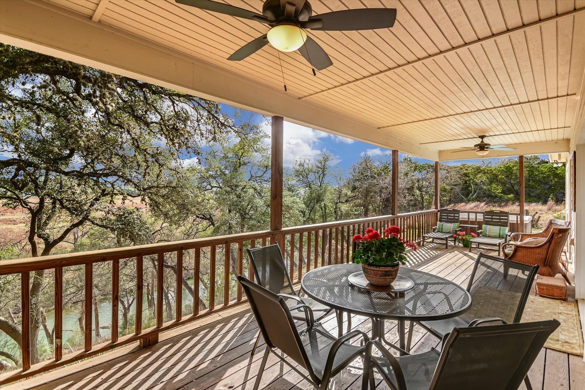 207 River Oaks DR