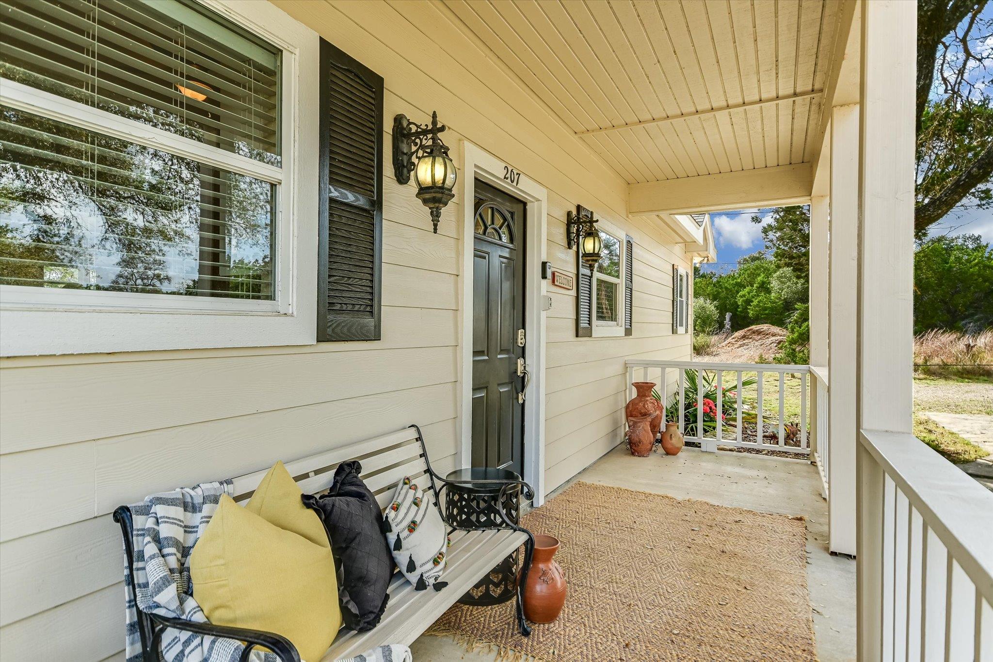207 River Oaks DR