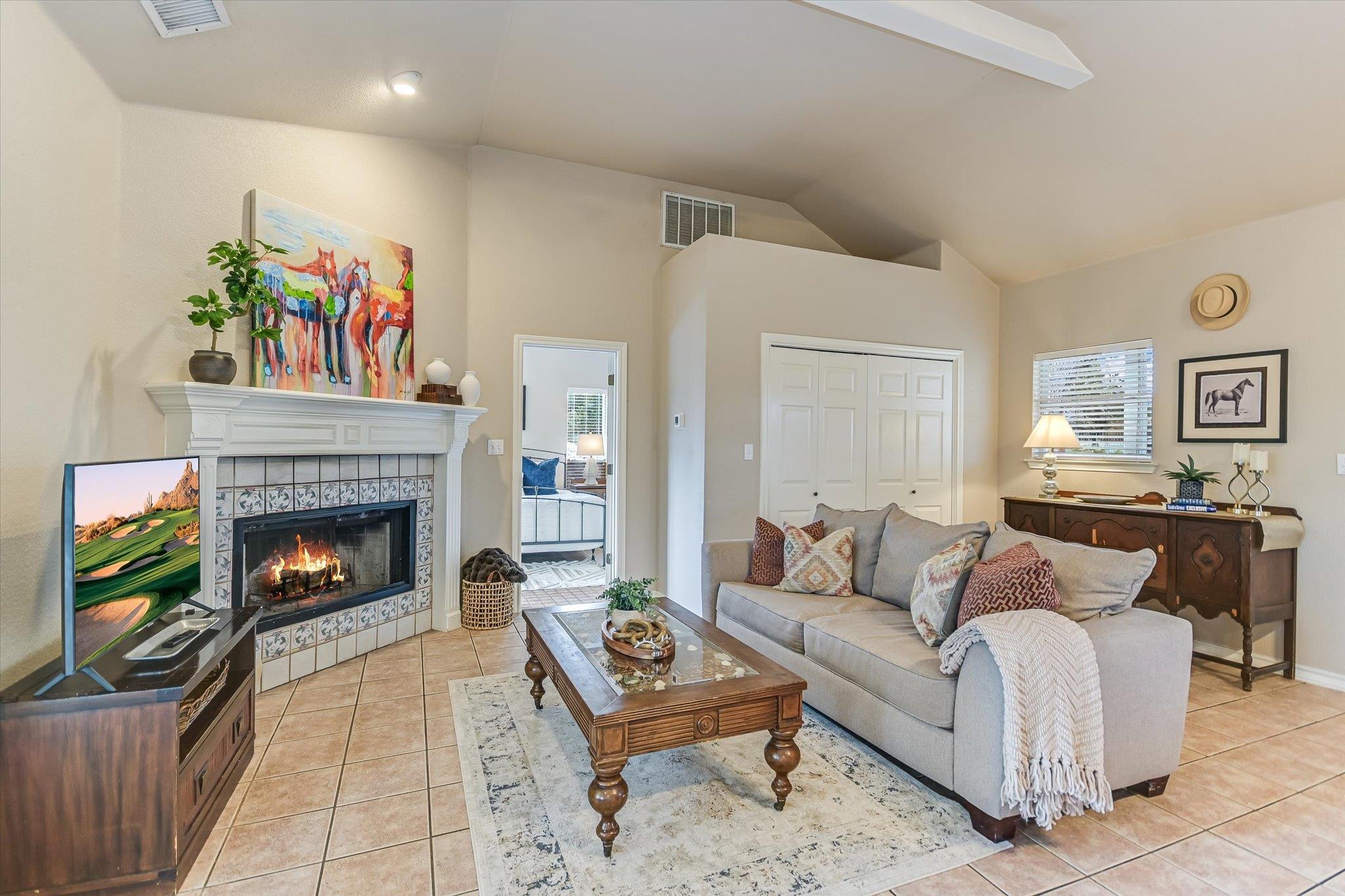 207 River Oaks DR
