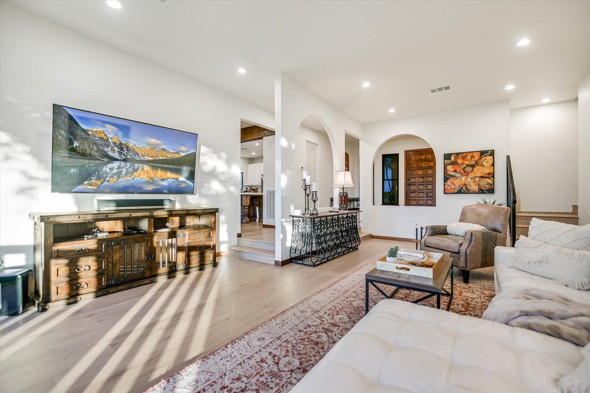 100 MESA DR