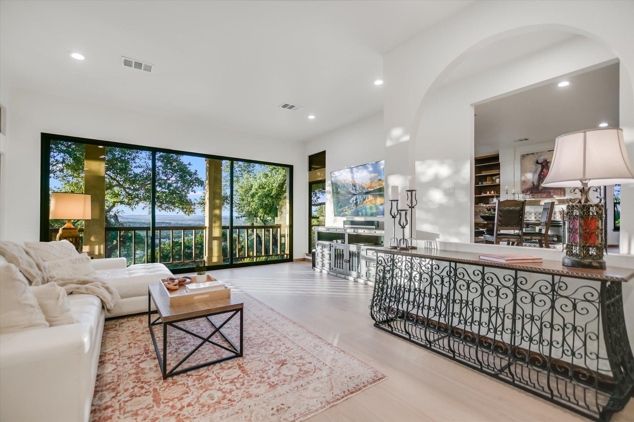 100 MESA DR