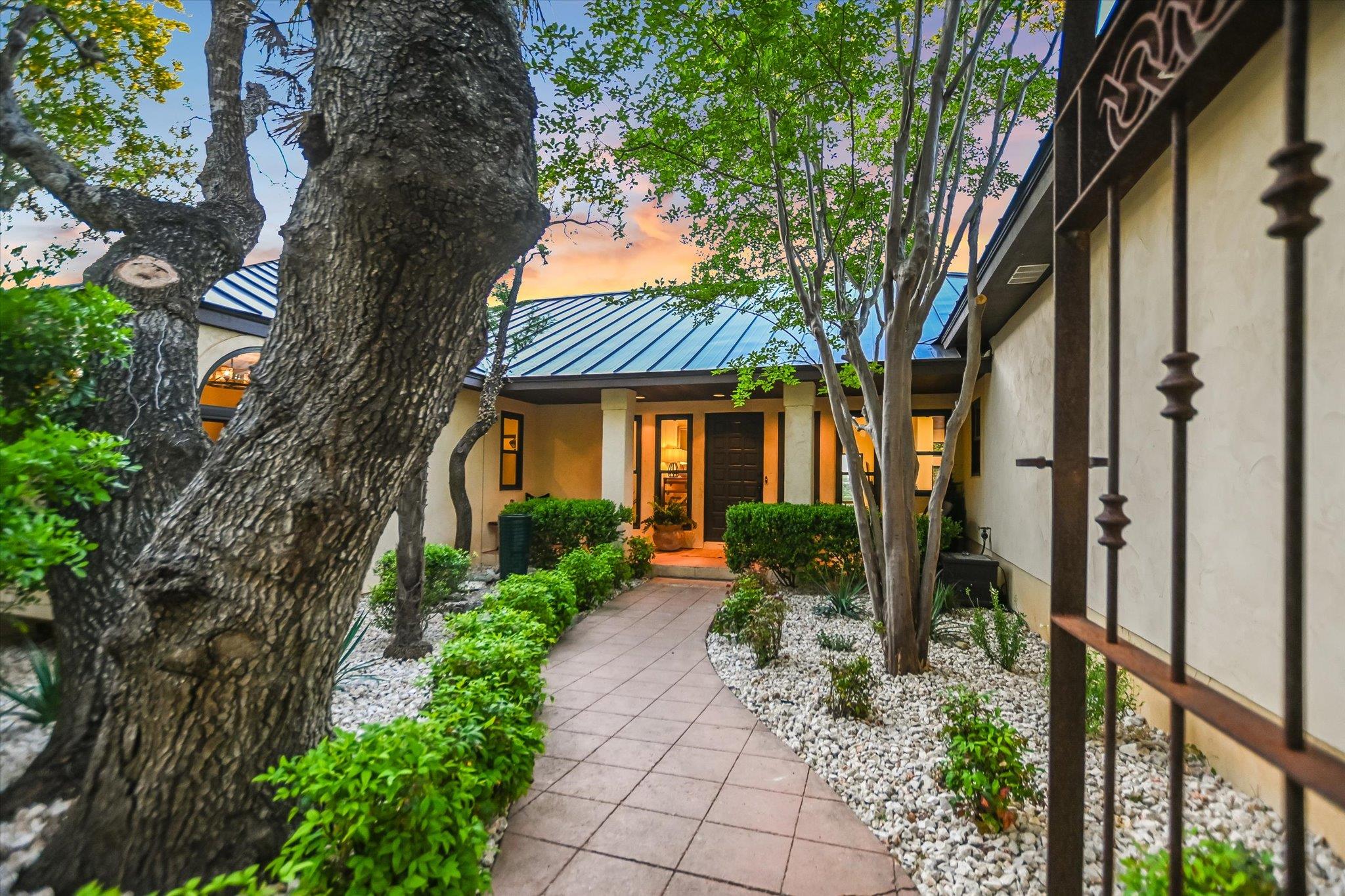 100 MESA DR