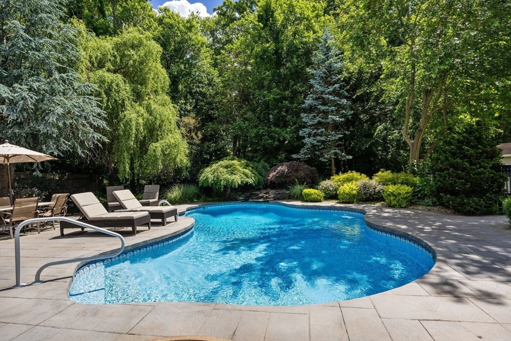 11 Stillbrook Ln