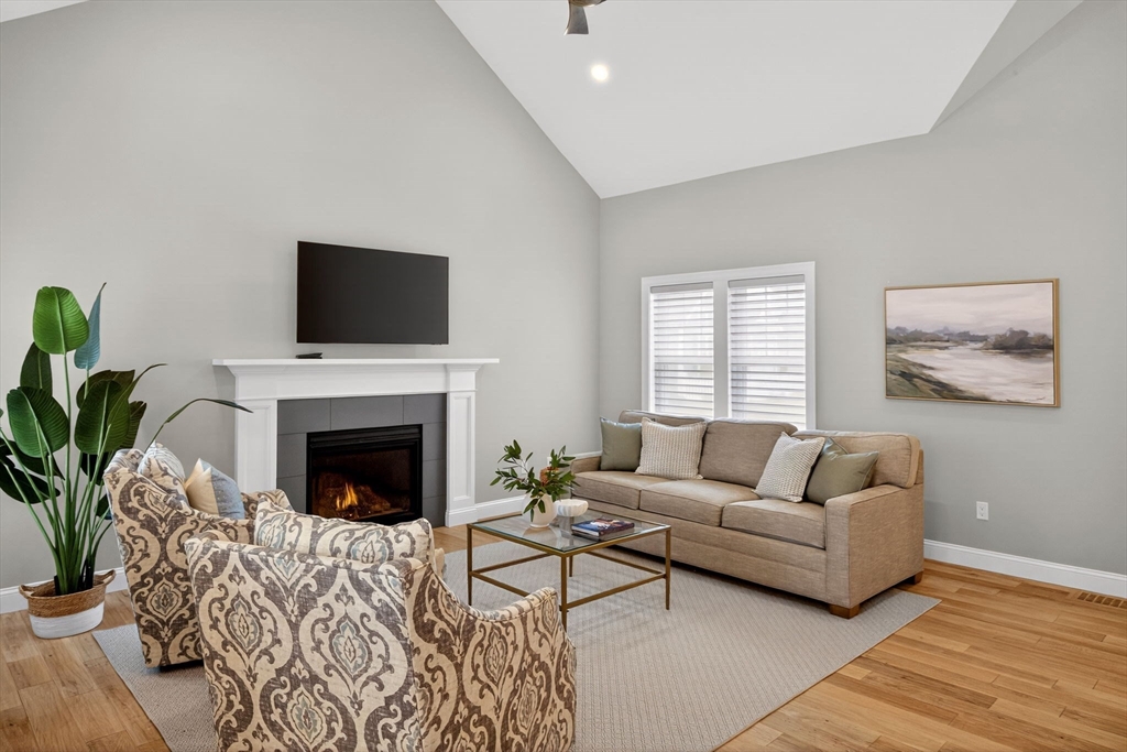 15 Rosewood Circle