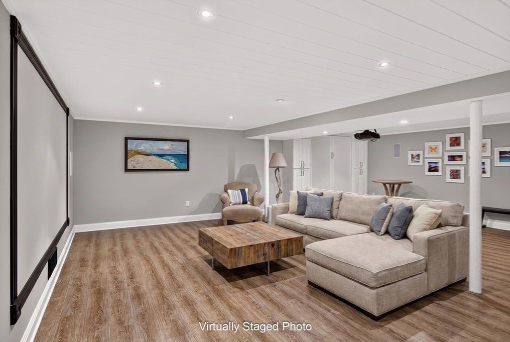 43 Longhill Dr