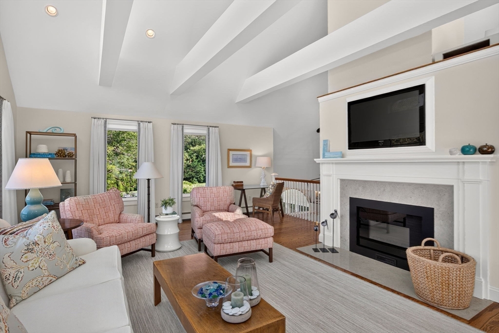 43 Longhill Dr
