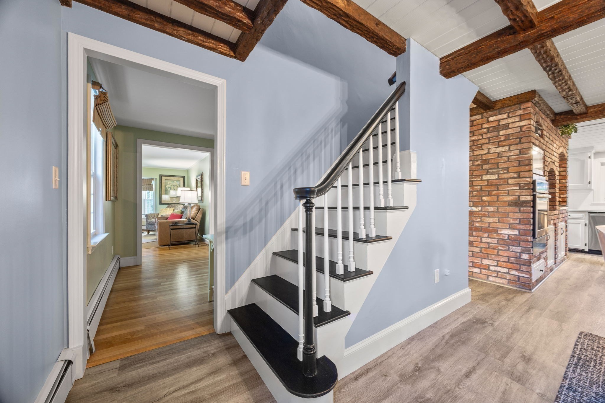 4 Beatty Ln