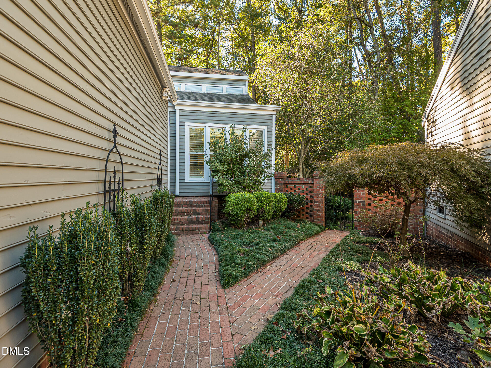 6921 Hunters Way, Raleigh