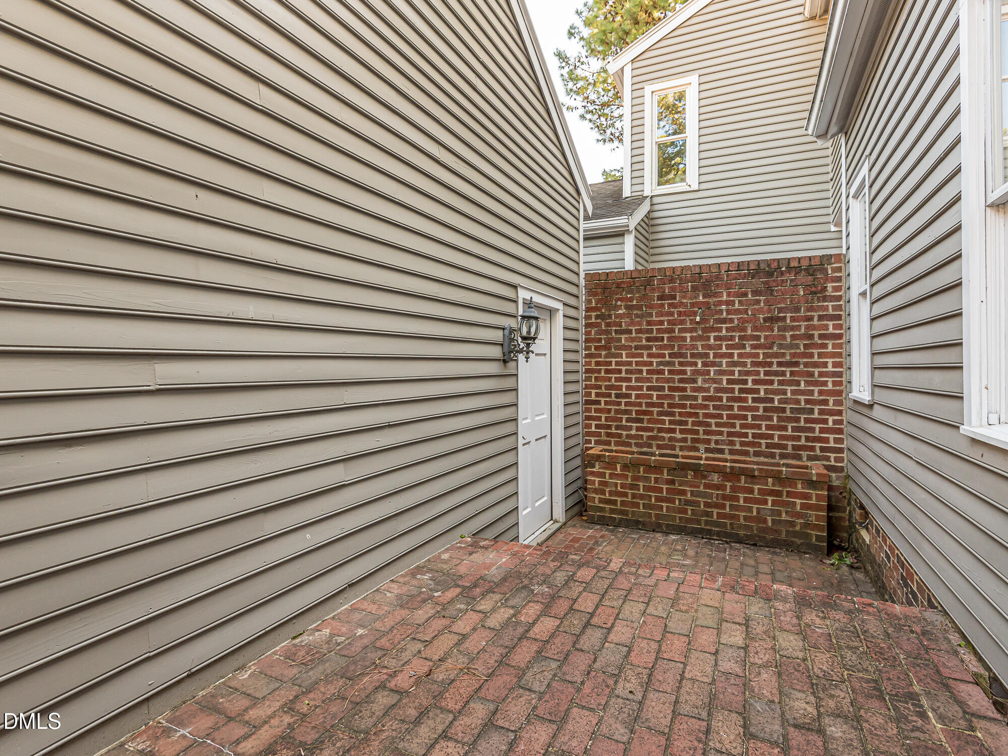 6921 Hunters Way, Raleigh