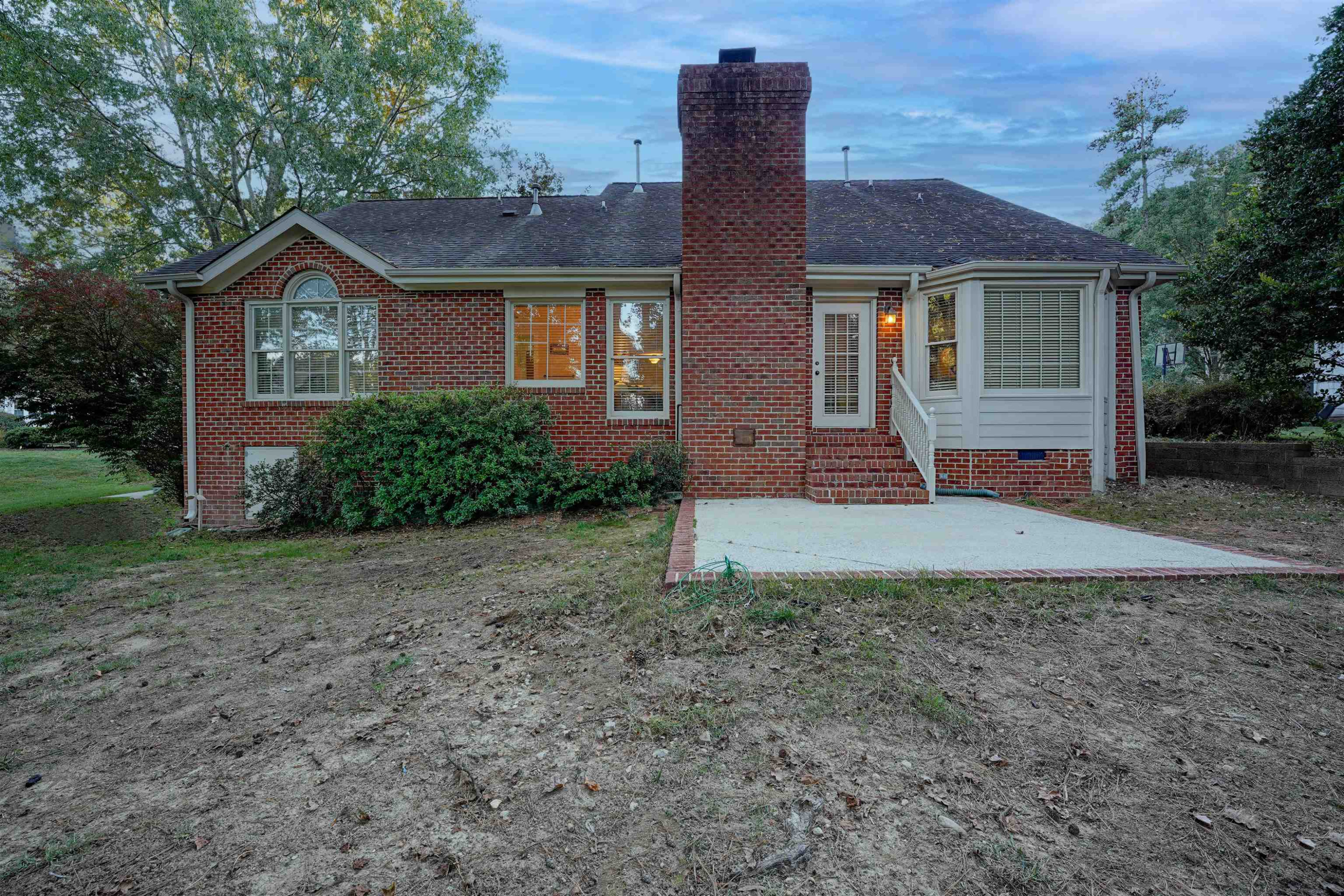 1006 W St Helena Place