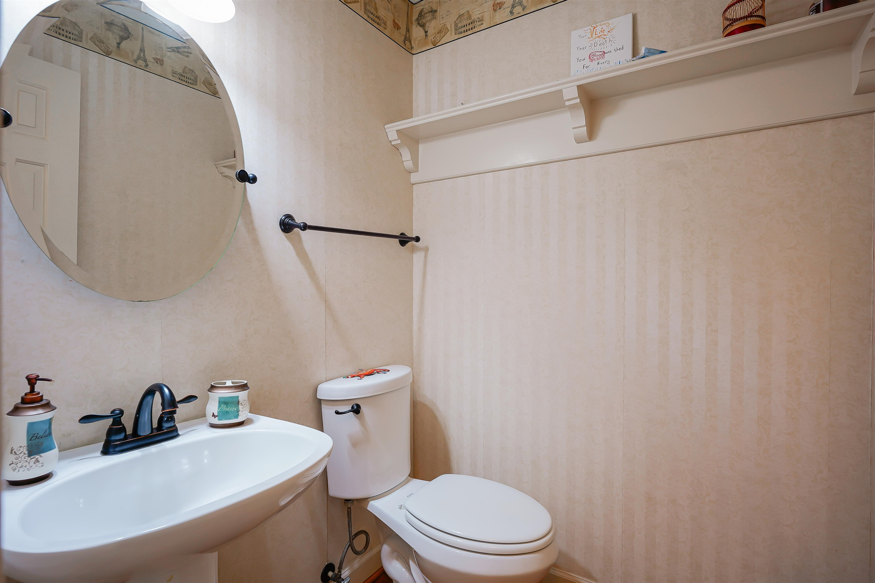 1006 W St Helena Place