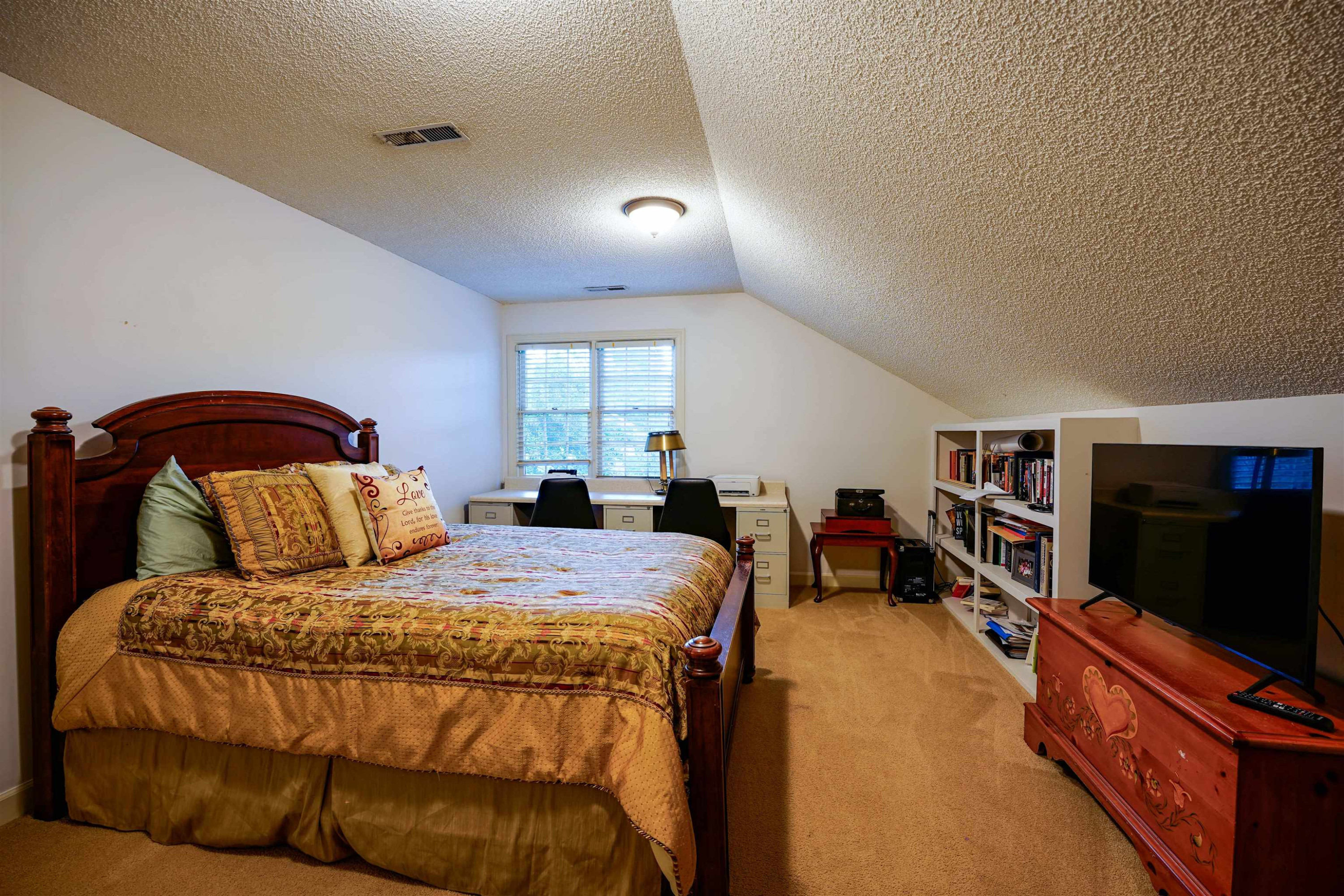 1006 W St Helena Place