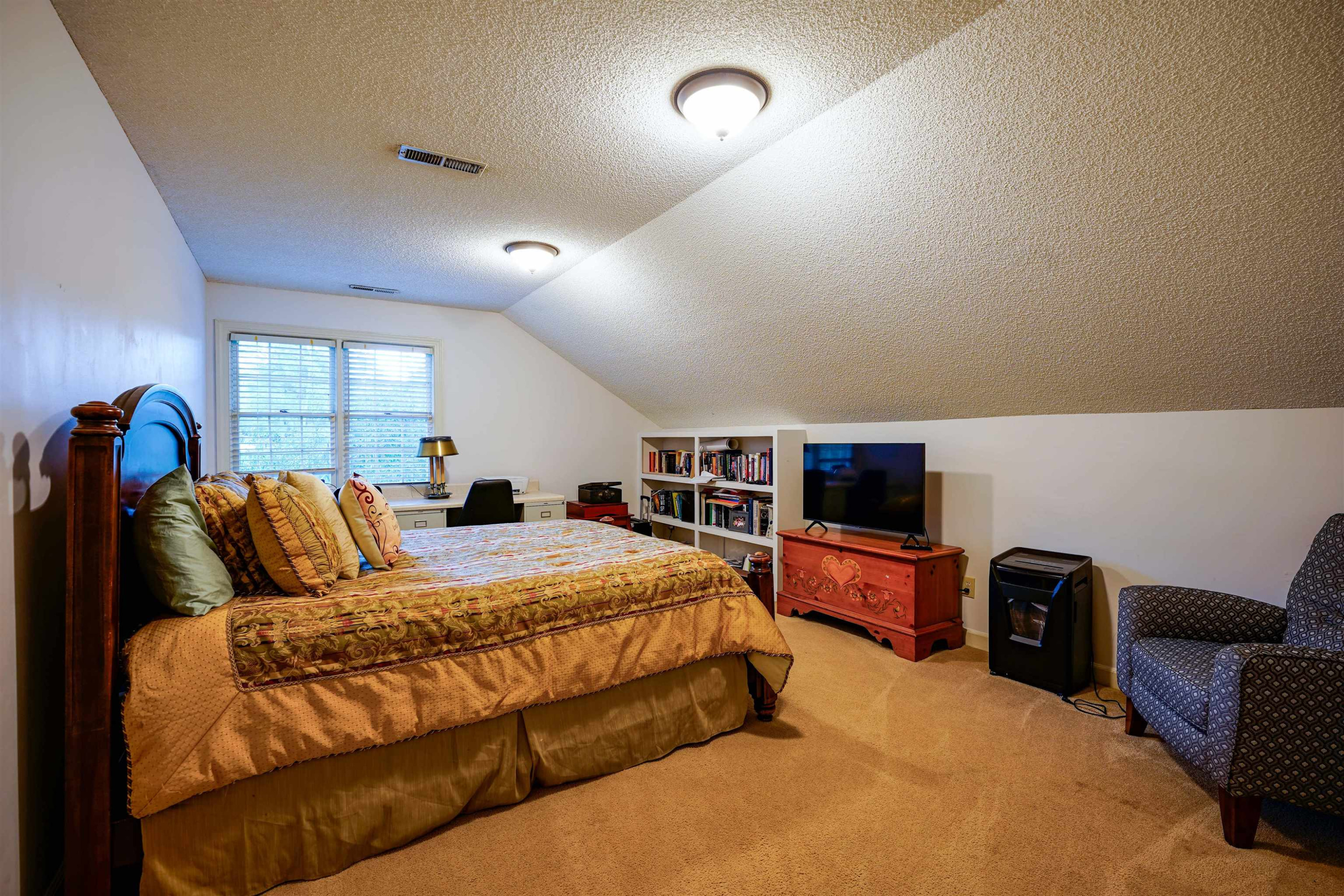 1006 W St Helena Place