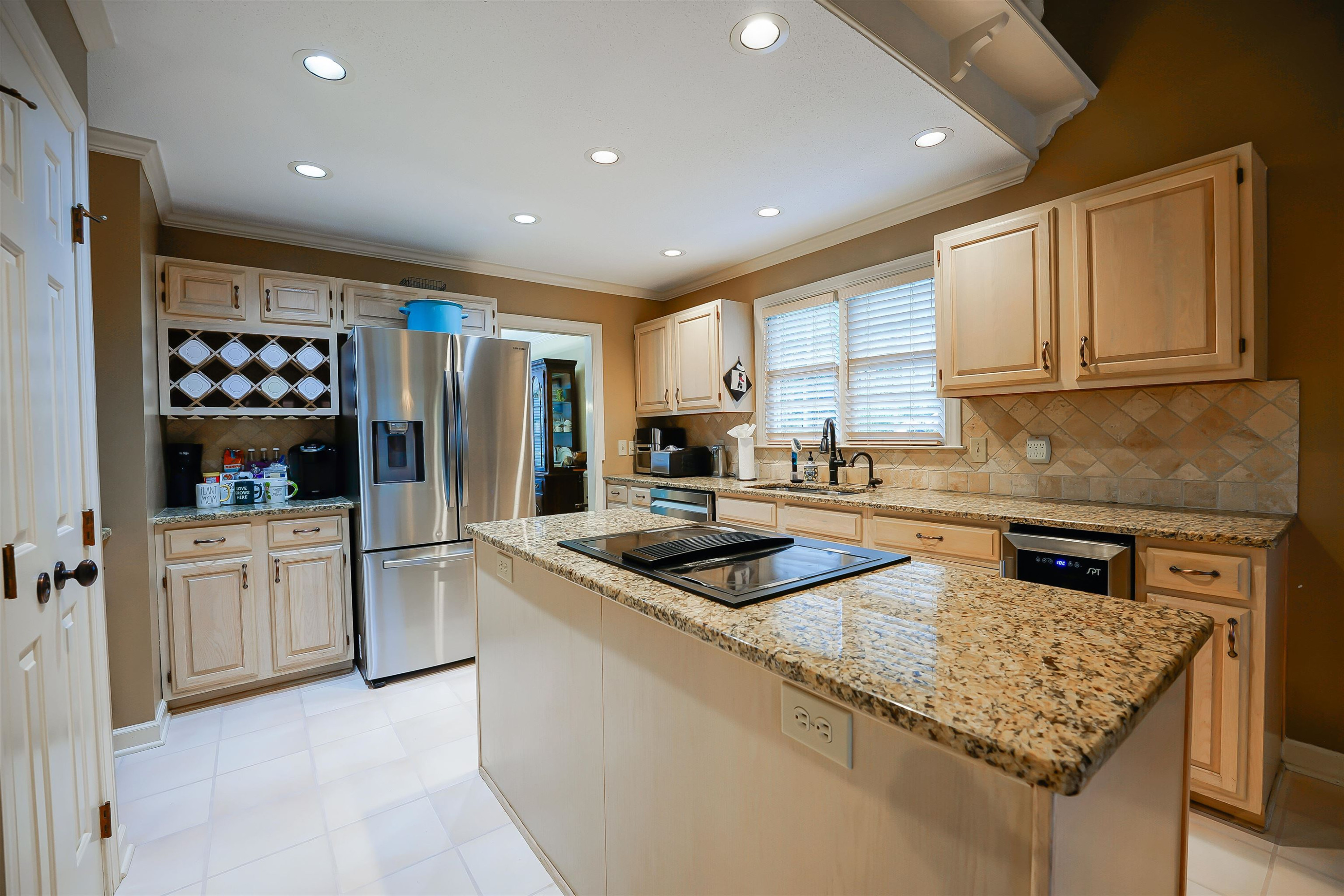 1006 W St Helena Place