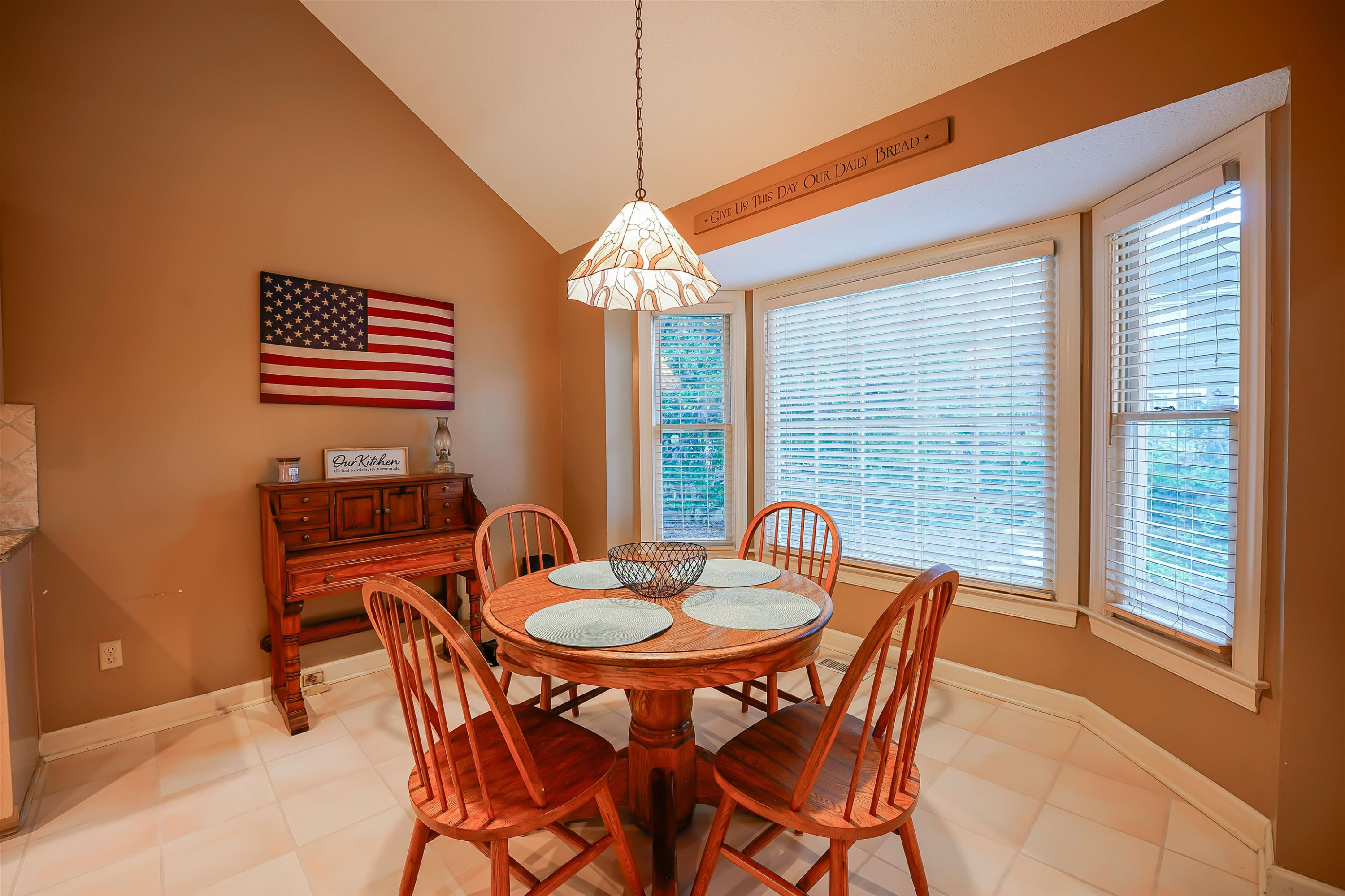 1006 W St Helena Place