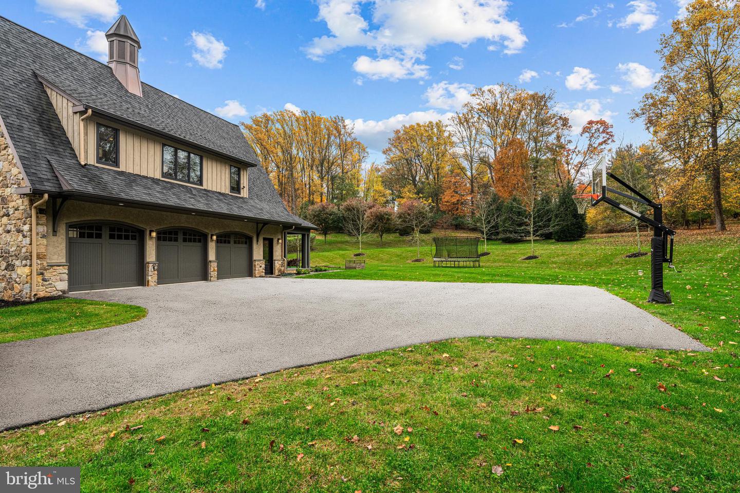 706 Hillview Rd