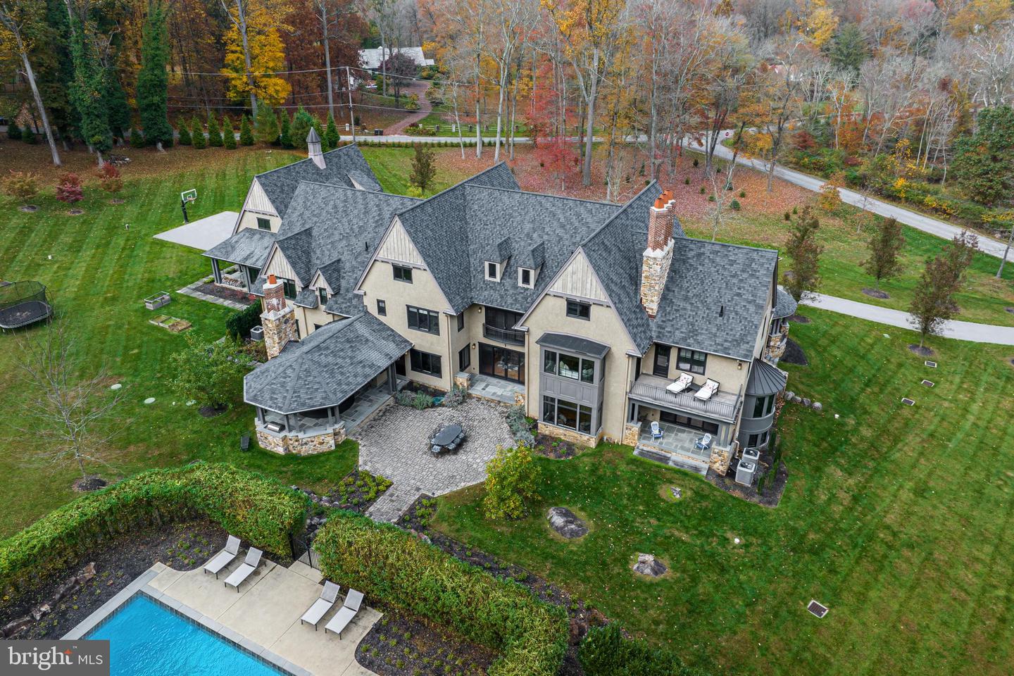 706 Hillview Rd