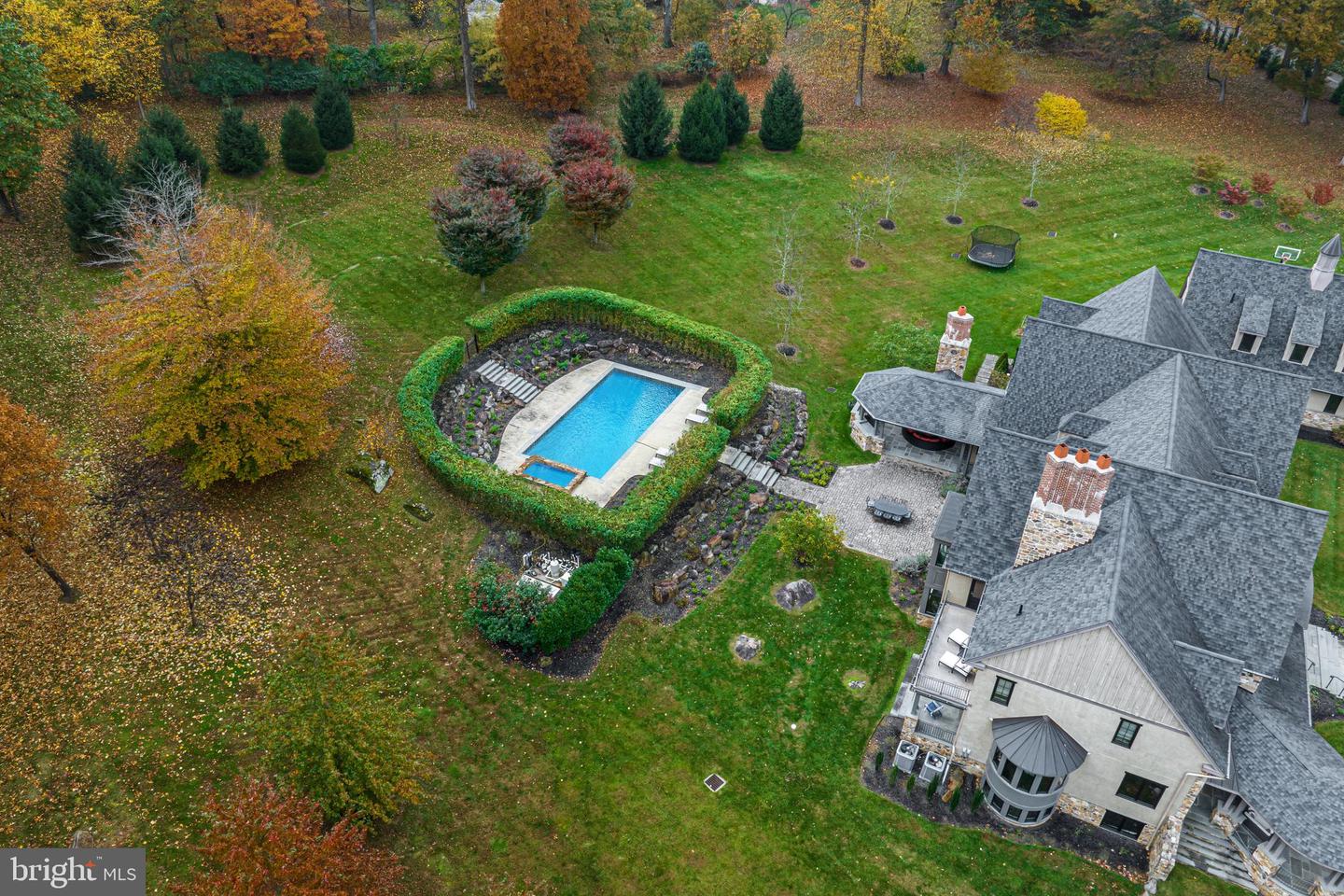 706 Hillview Rd