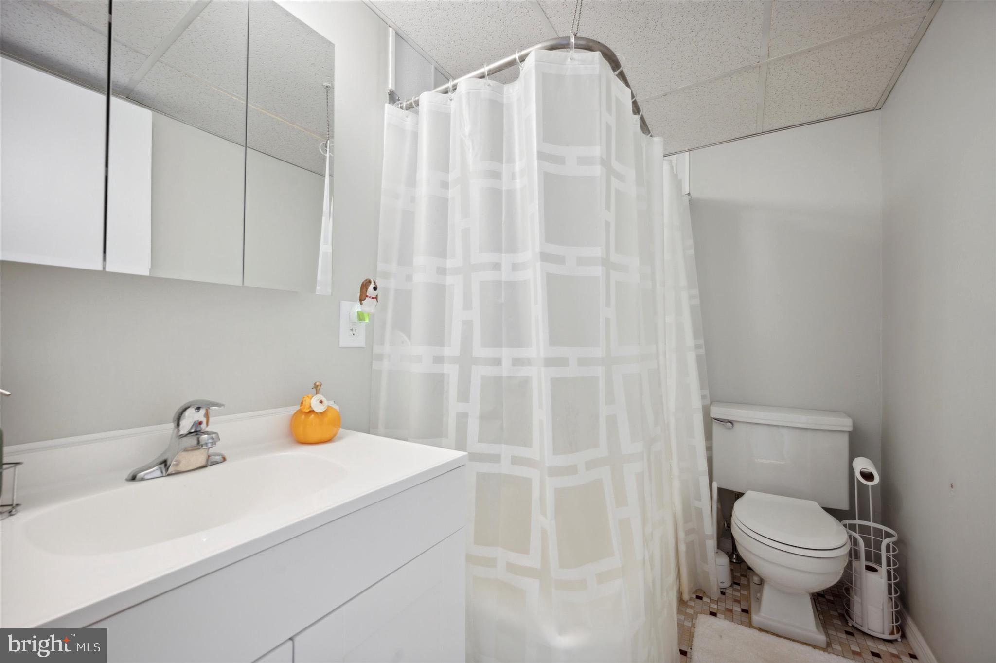 1030 E Lancaster Ave #606