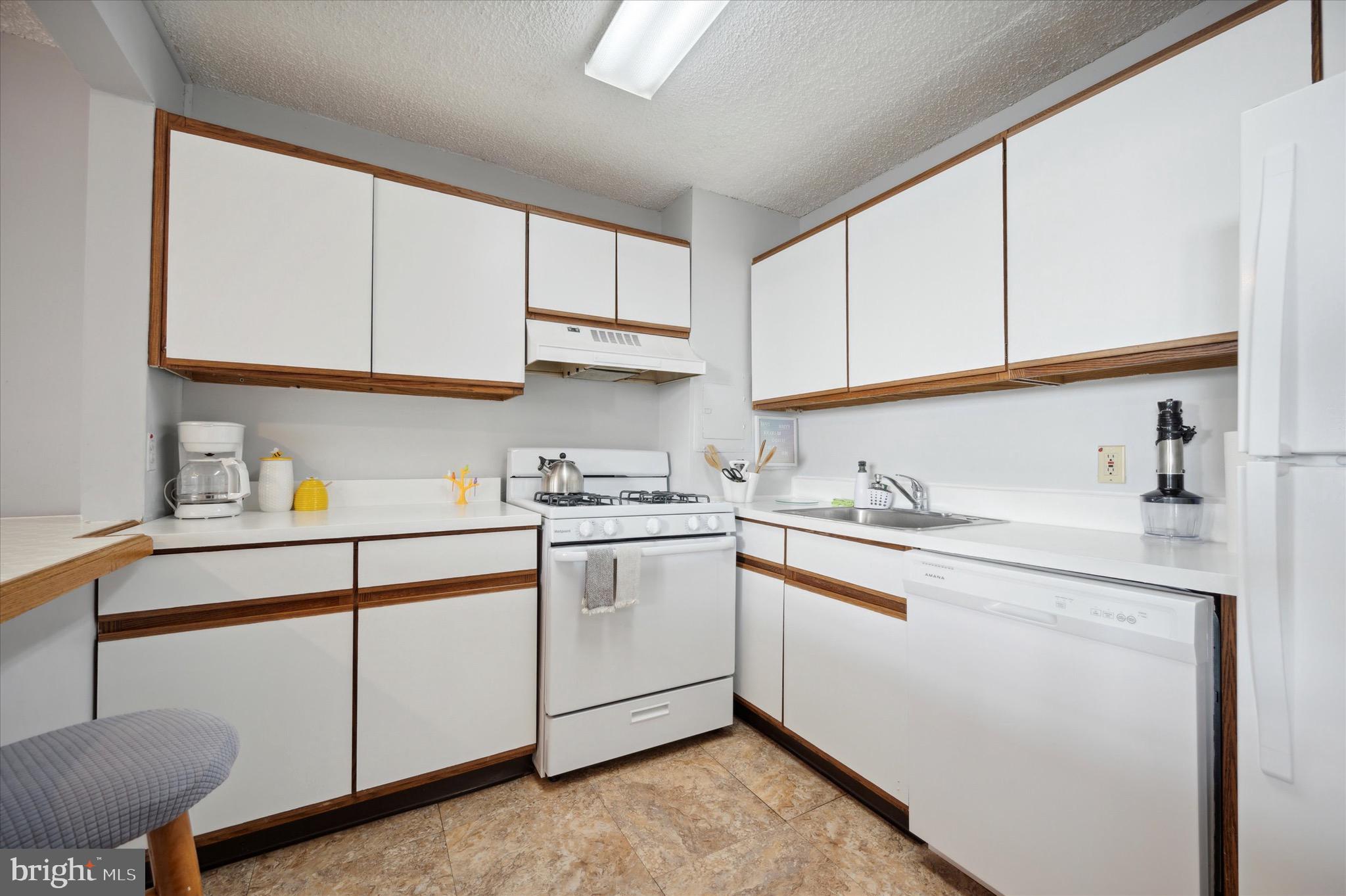 1030 E Lancaster Ave #606