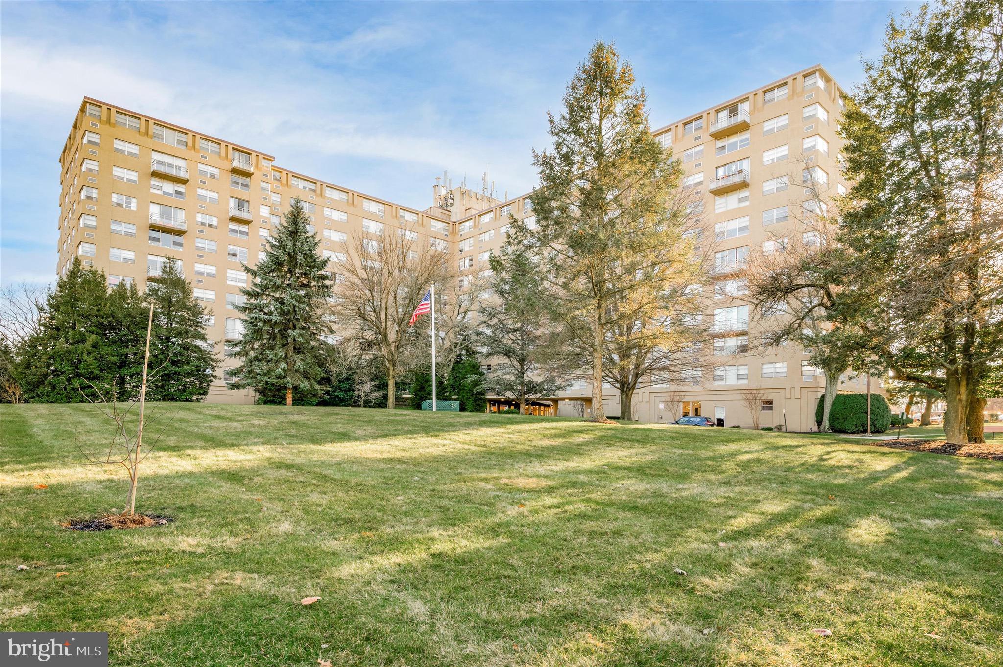 1030 E Lancaster Ave #606