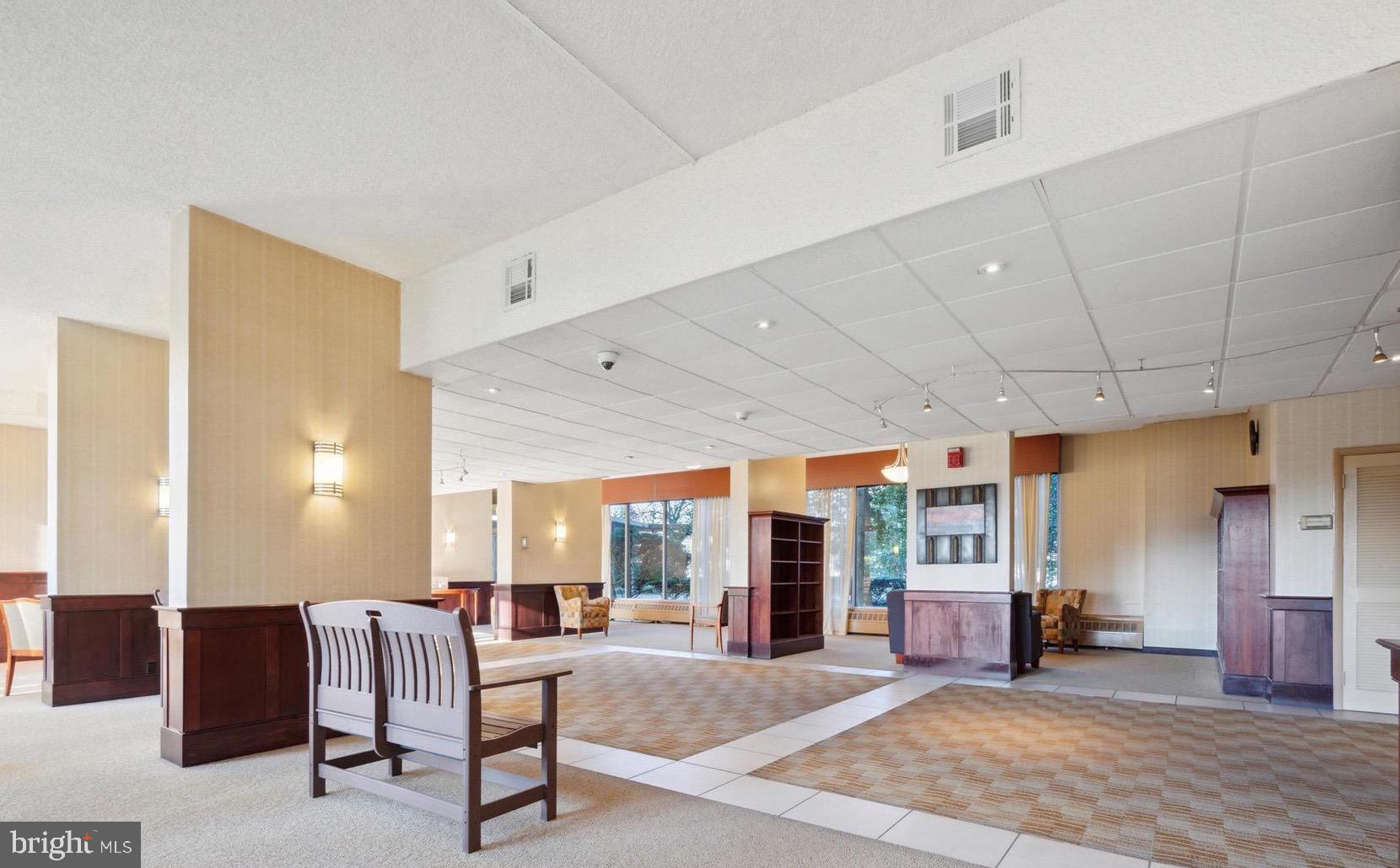 1030 E Lancaster Ave #606