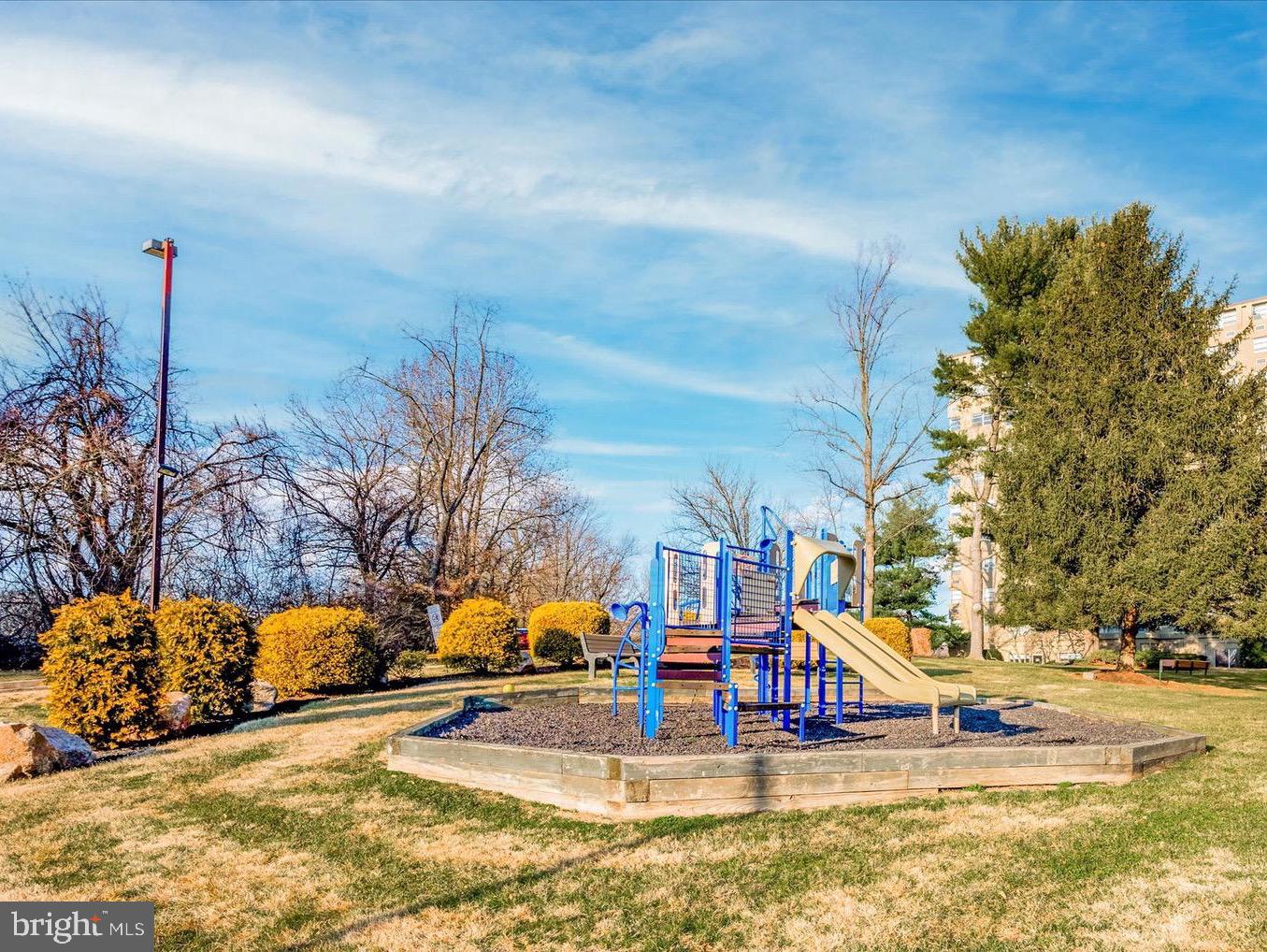 1030 E Lancaster Ave #606