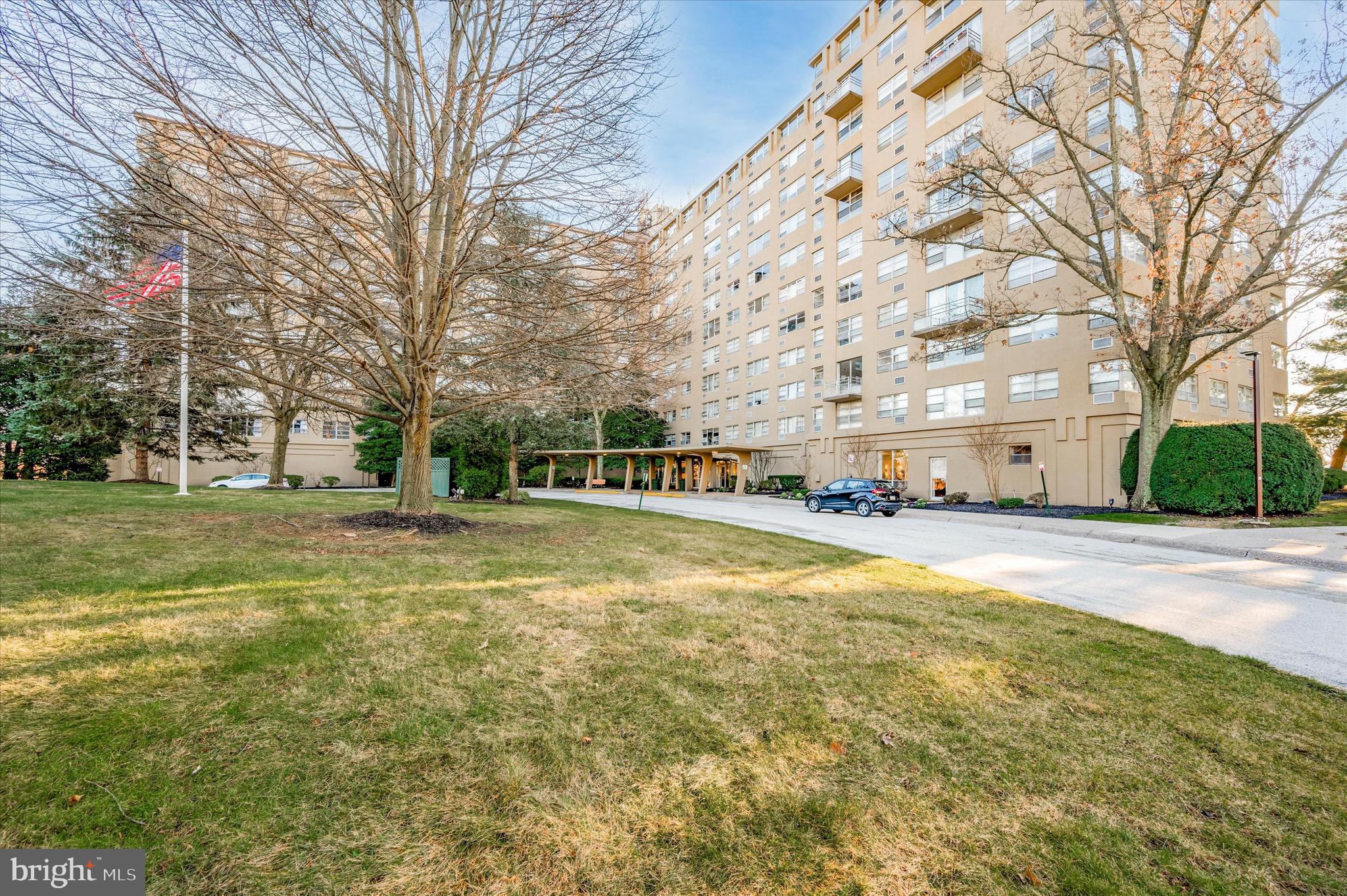 1030 E Lancaster Ave #606